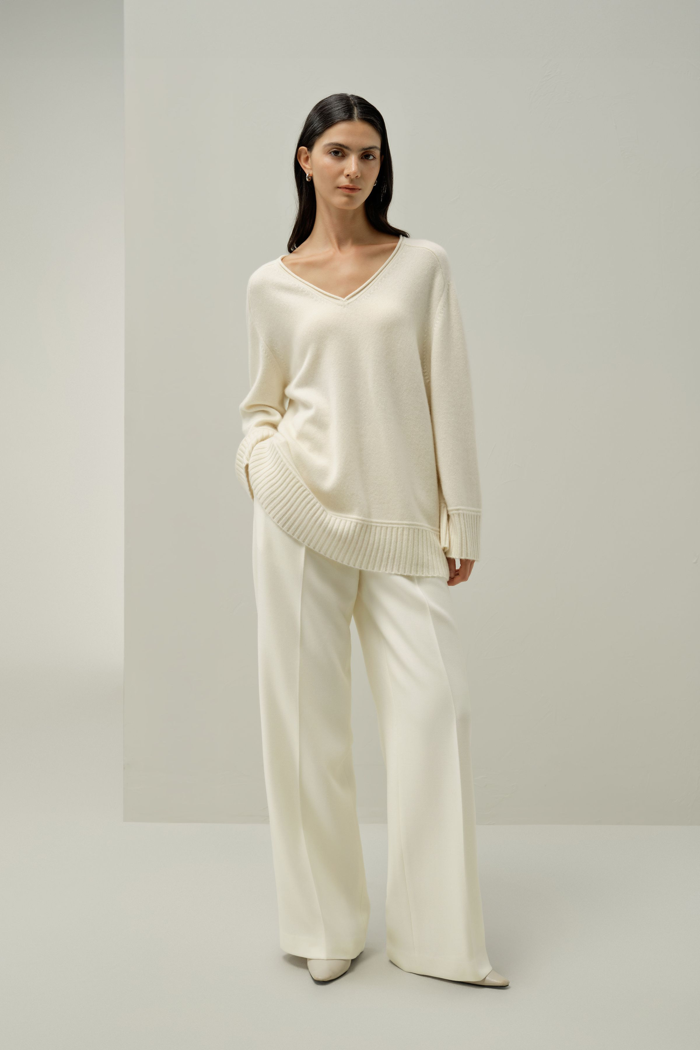 Oversized V-neck Cashmere Sweater | LilySilk