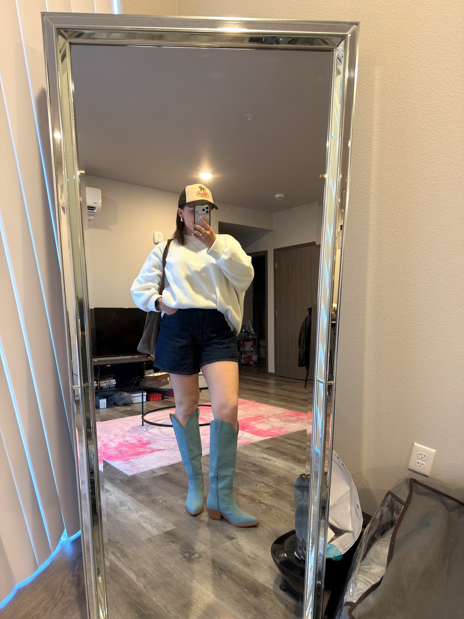 Met a new friend for coffee and of course needed a cute outfit! Got inspired to try the big small big outfit formula and this turned out so cute ☕️

I’m wearing a S sweater, size 31 shorts and size 9 boos

#LTKgrwm #LTKootd #LTKMidsize