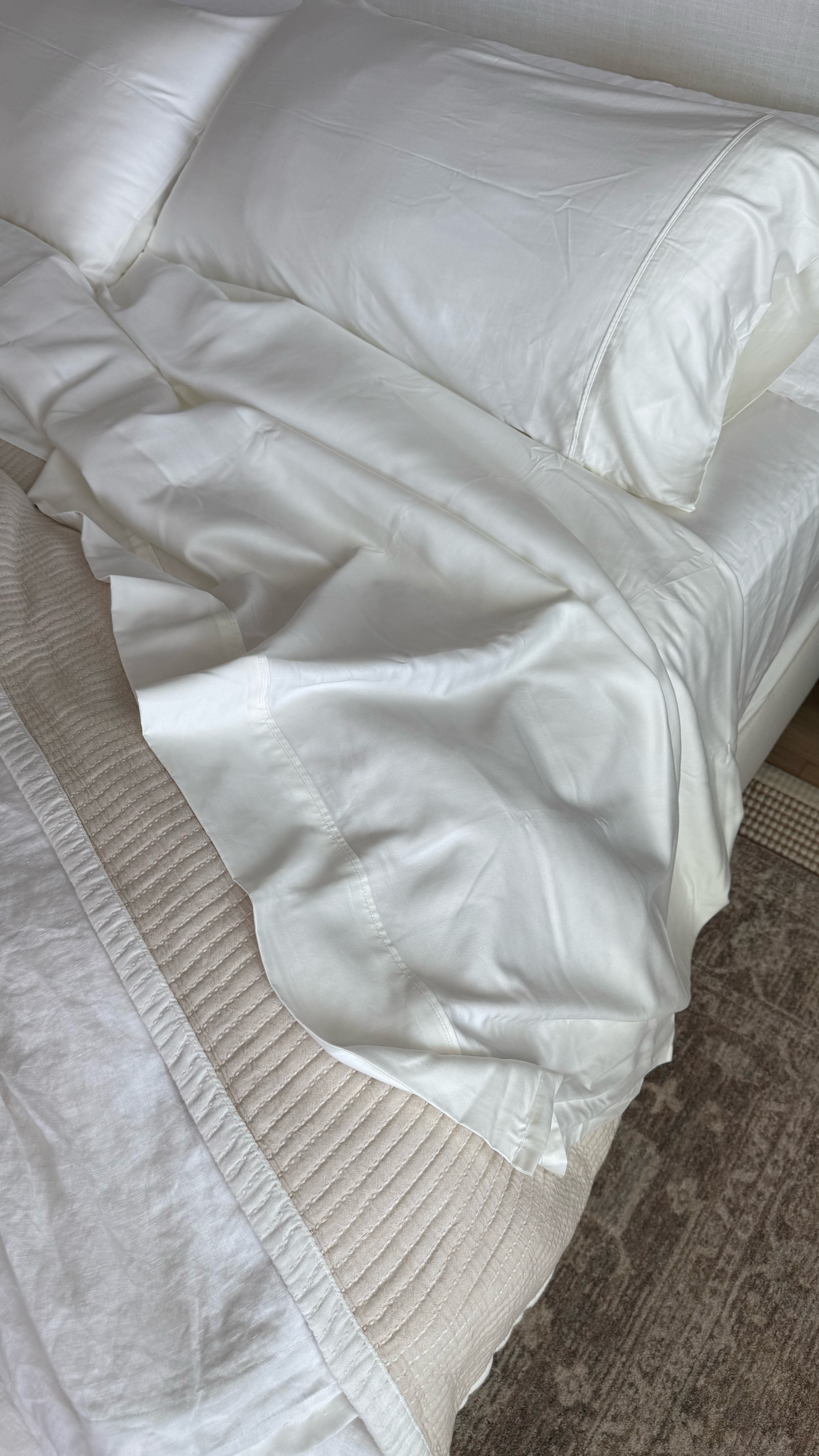 Spring refresh with Gokotta! 
I’m loving my new luxury bamboo sheets! These cooling sheets are perfect for summer months, OEKO-TEX certified for safety, hypoallergenic and breathable, and hands down THE softest sheets! 
Thanks to the deep pocket and secure corner strap you won’t find any bunching either. 
Color: cream white shown here. 