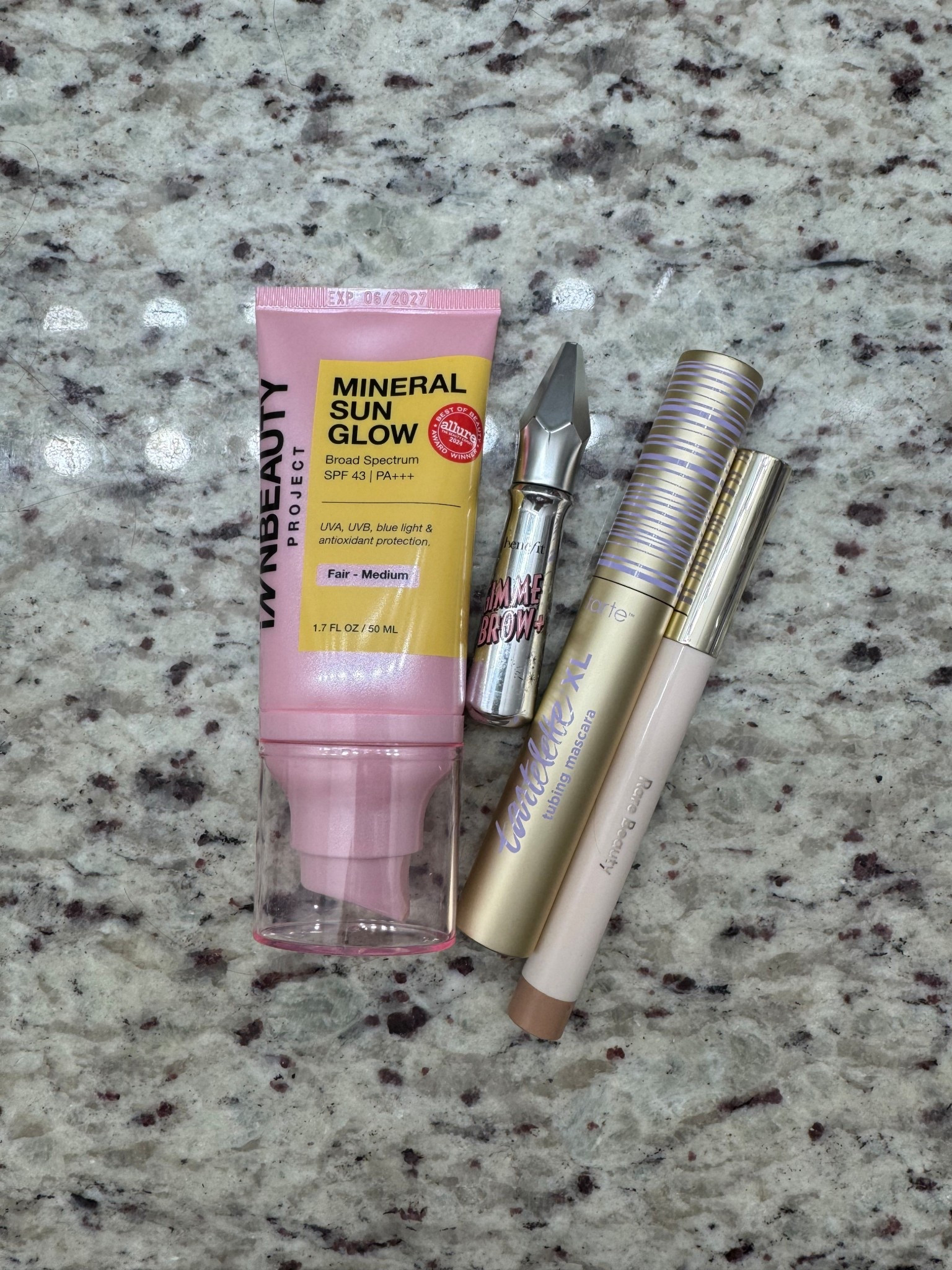 Weekend makeup essentials / onlys 😂 It’s rare you’ll catch me wearing more than this on the weekend  

#LTKBeauty