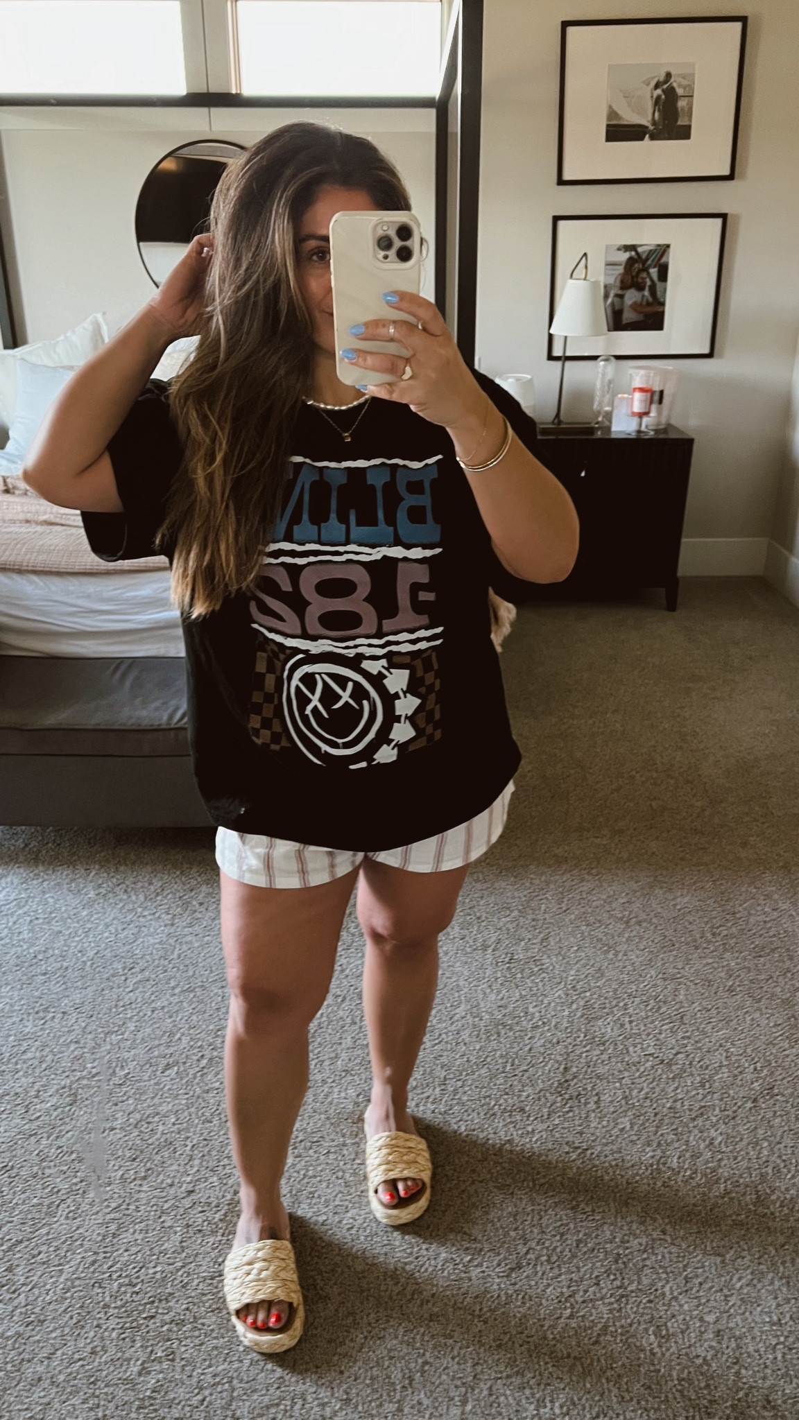 salon outfit of the day! Worked all day long in the coziest look

top: xl | shorts: l 

#LTKMidsize #LTKFindsUnder50