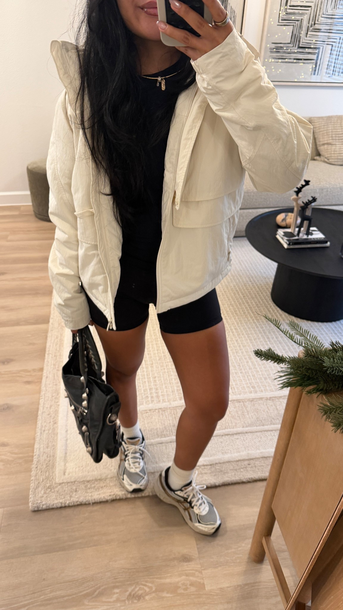 Size 8 jacket
4 shorts
Small long sleevee