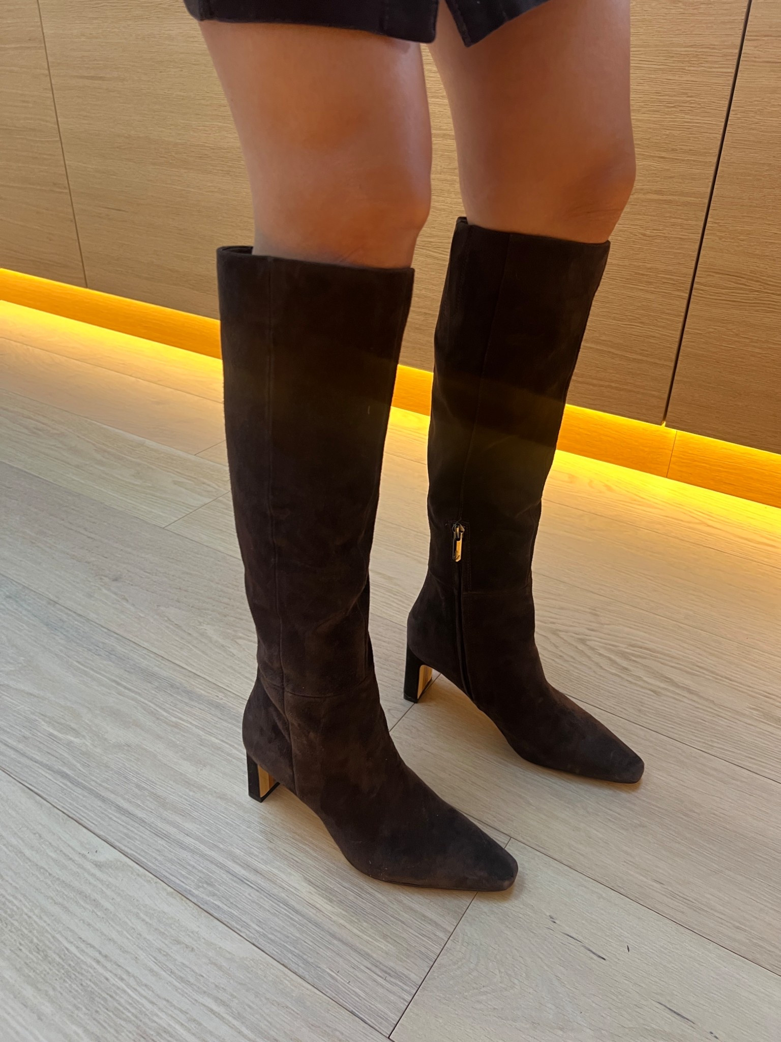 THE BEST CHOCOLATE SUEDE BOOTS 👢🤎🐻

#LTKootd