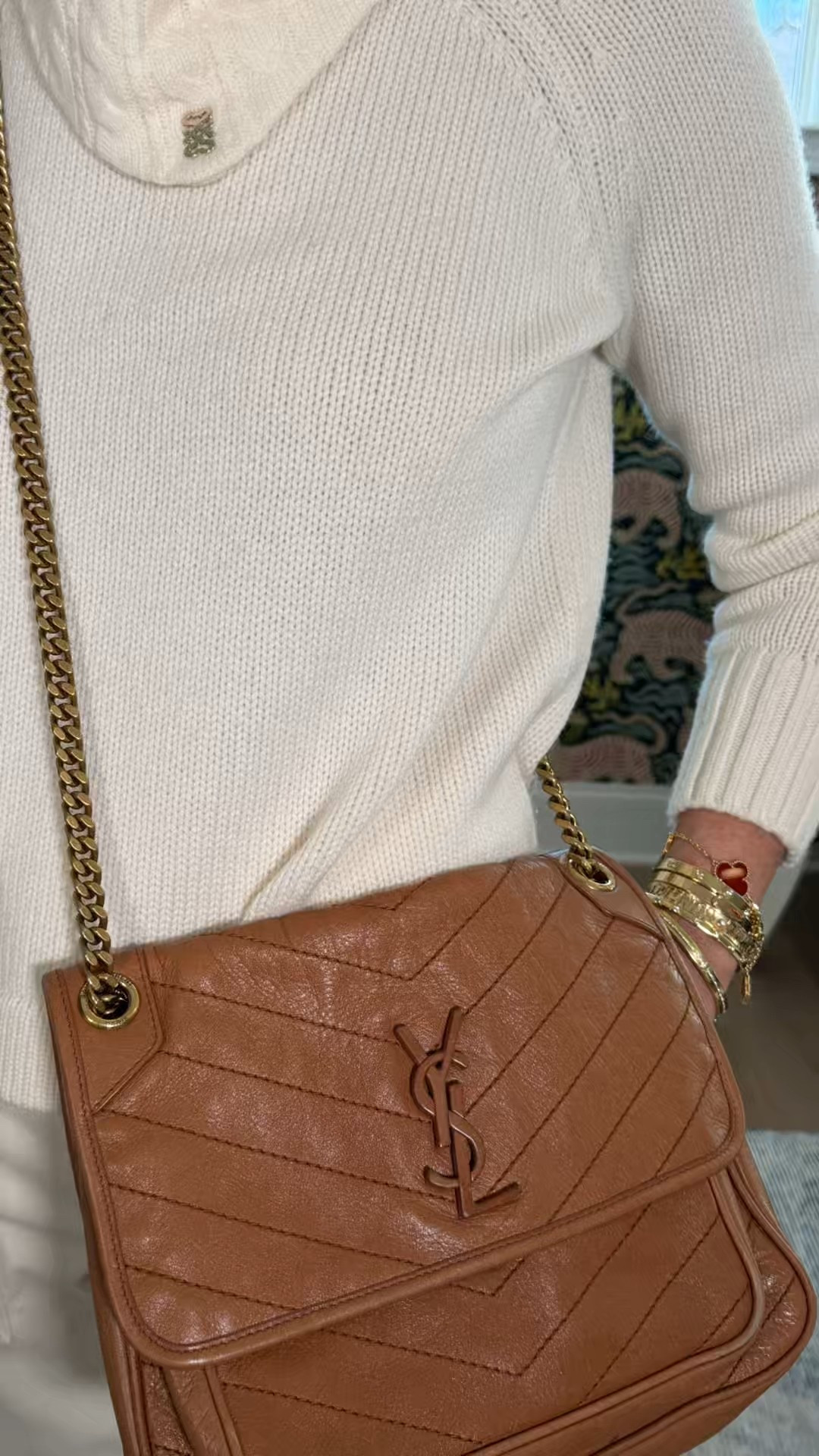 Proof that neutrals never get boring ✨🤍
An all-white outfit is the ultimate blank canvas, clean, polished, and timeless. Adding a brown bag brings warmth, contrast, and an effortlessly chic finish that works year-round.

✨ Style tip: Mix shades of white and add a rich neutral accessory to keep monochrome looks interesting.

DM me if you want help styling elevated everyday looks. #PersonalStylistNJ #SummitNJStylist #EverydayStyleTips #WardrobeStyling #FashionStylist #WardrobeStylist        
       