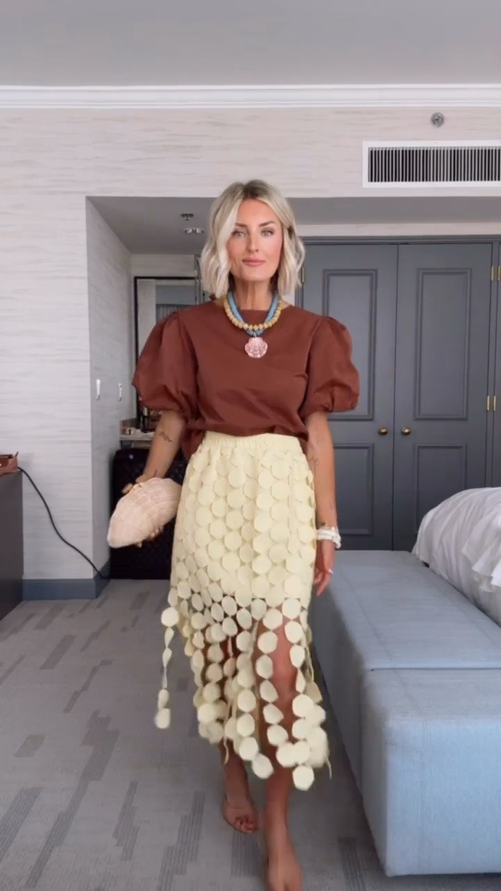 Love the brown and yellow color blocking in this look! This skirt looks so similar to a high end designer. Both are size S

Loverly grey, Amazon fashion finds, butter yellow, designer look alike skirt, Simon miller inspired beep beep skirt, affordable fashion finds for women

#LTKSeasonal