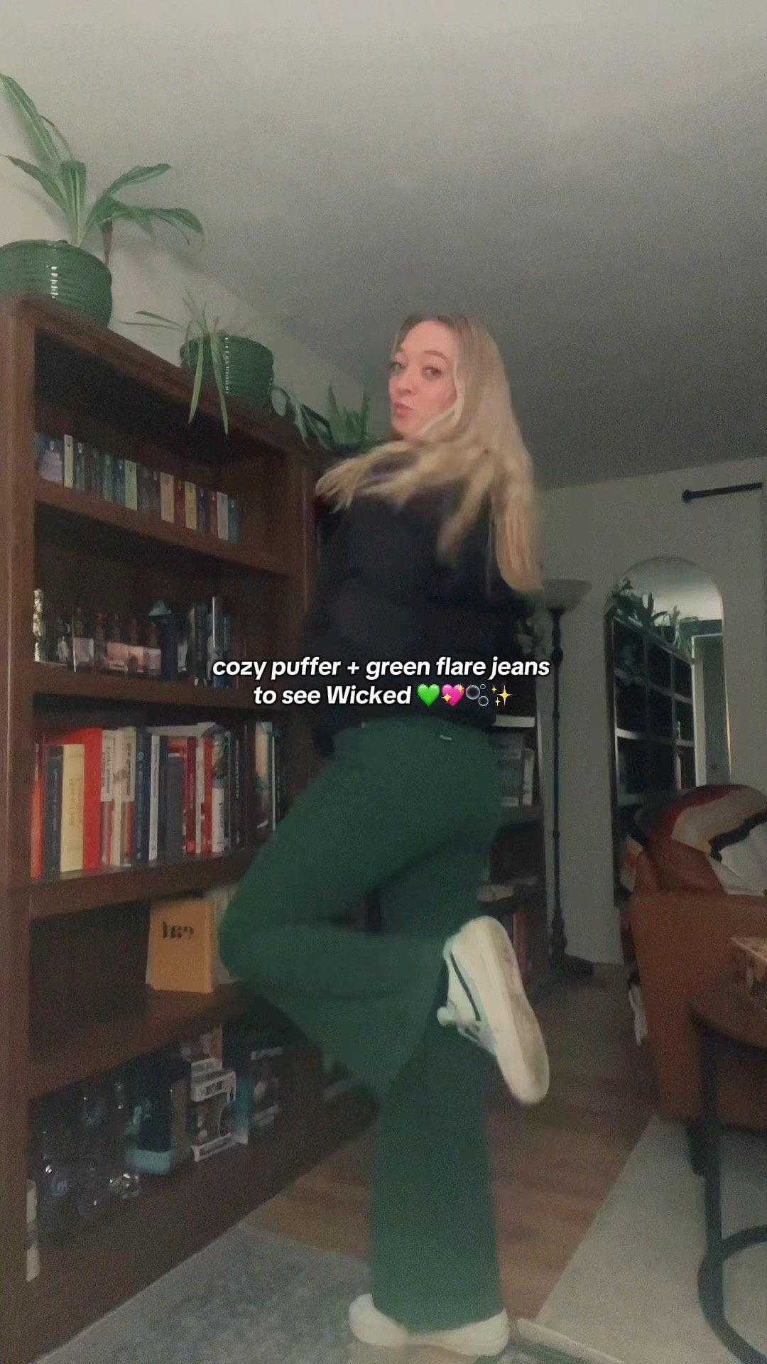 Had so much fun seeing the wicked movie! I decided to wear green flare jeans from Rollas with my reformation black long sleeve bodysuit and my Aritzia puffer jacket. Also wore my Nike Air Force 1s and my JW Pei purse 💚💖 
Wicked outfit
Green jeans
Green pants
Puffer jackett