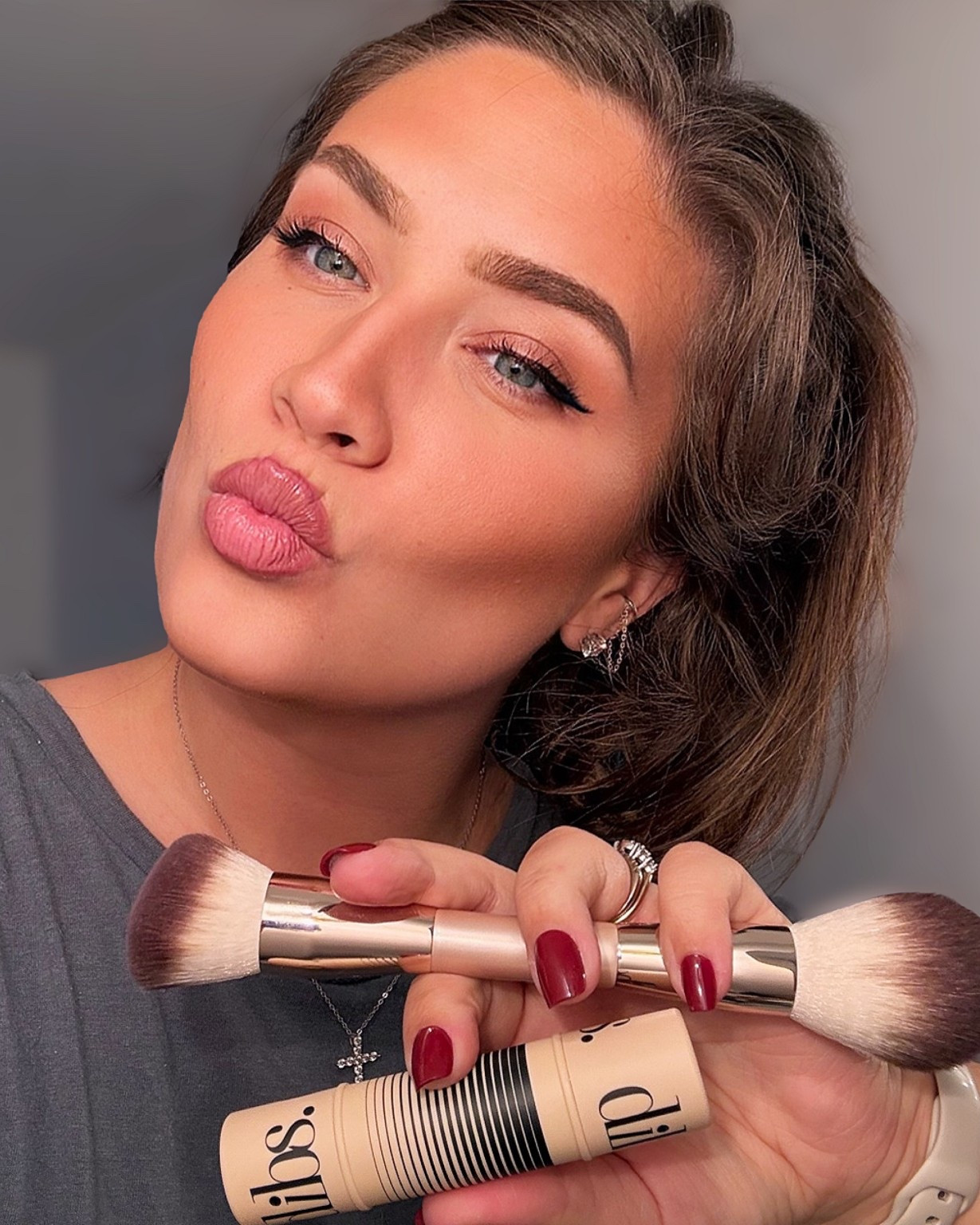 If you’re looking for easy makeup to blend and apply, here’s my go to! 

#LTKgrwm #LTKHoliday #LTKGiftGuide