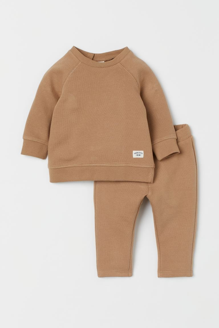 Set in ribbed, cotton sweatshirt fabric. Sweatshirt with snap fasteners at back of one shoulder, ... | H&M (US + CA)