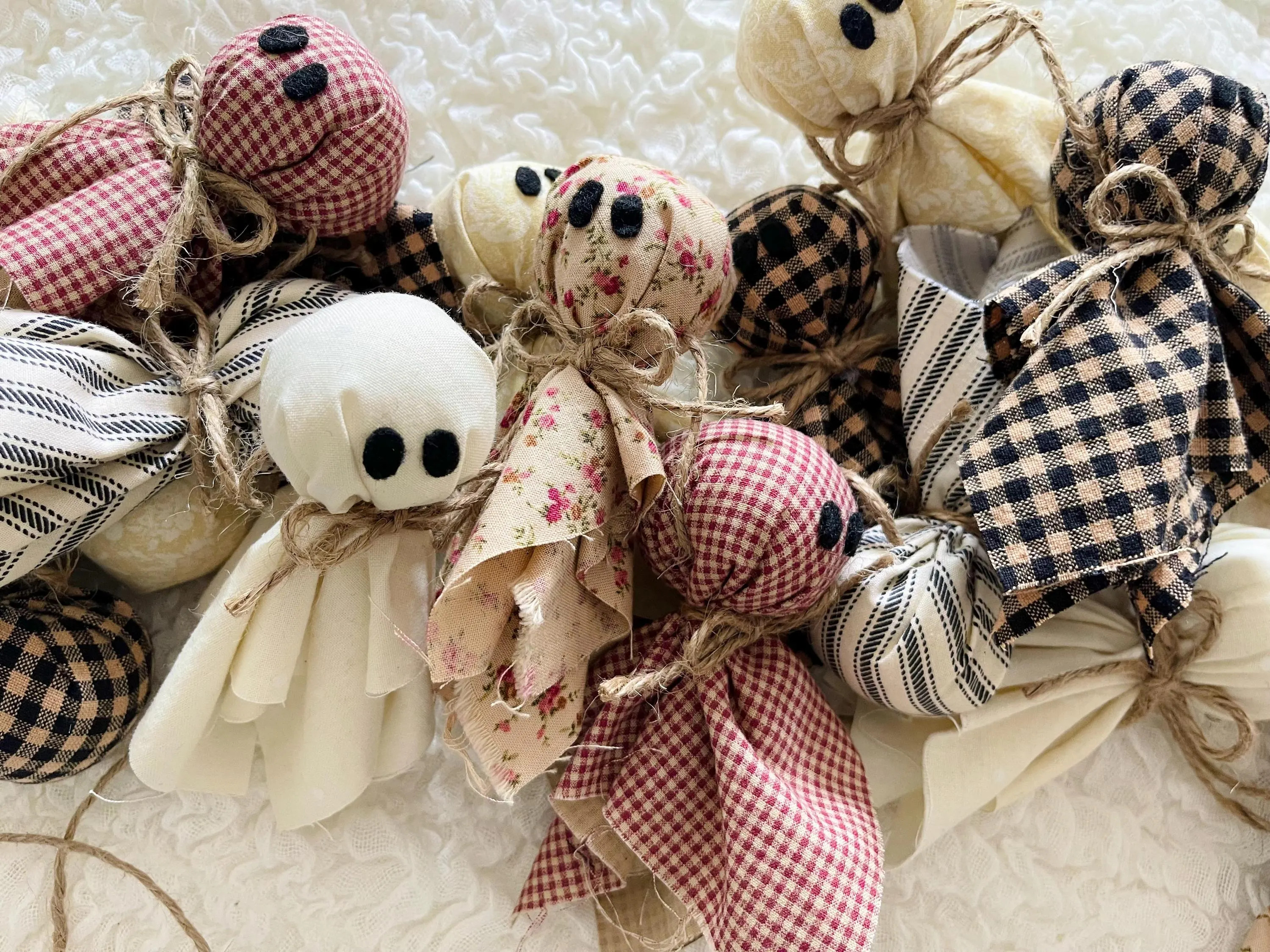 Cottage Ghosts Garland | Etsy (Global)