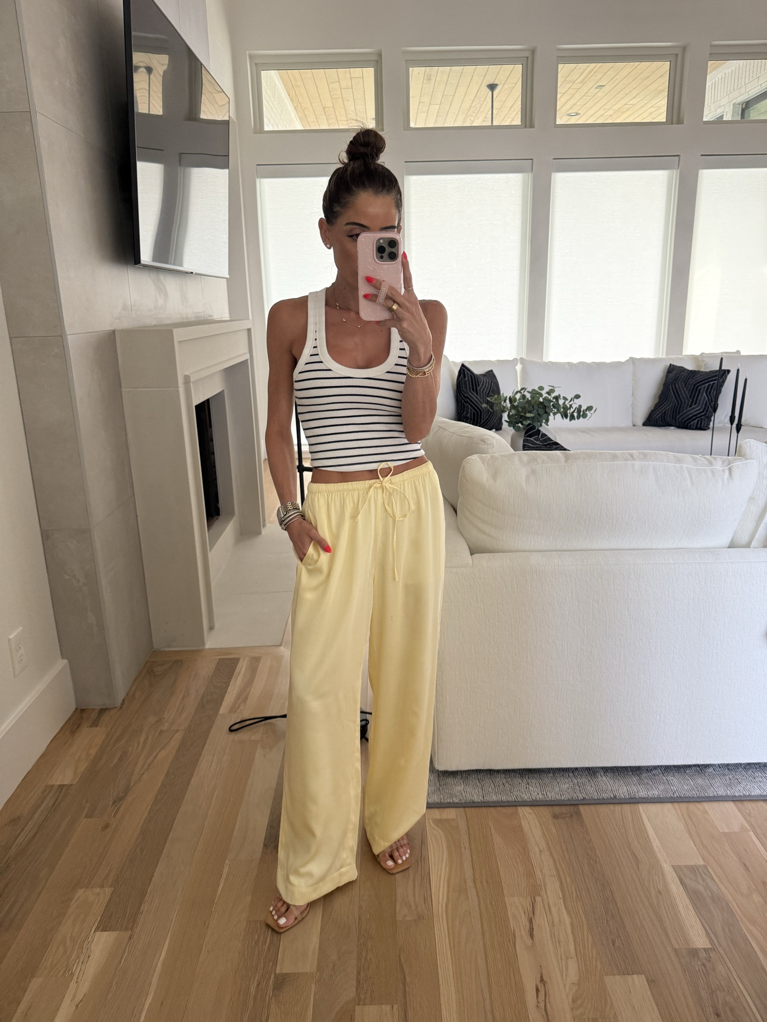 Trending spring outfit satin pants size xxs short 

#LTKootd #LTKSaleAlert #LTKPetite