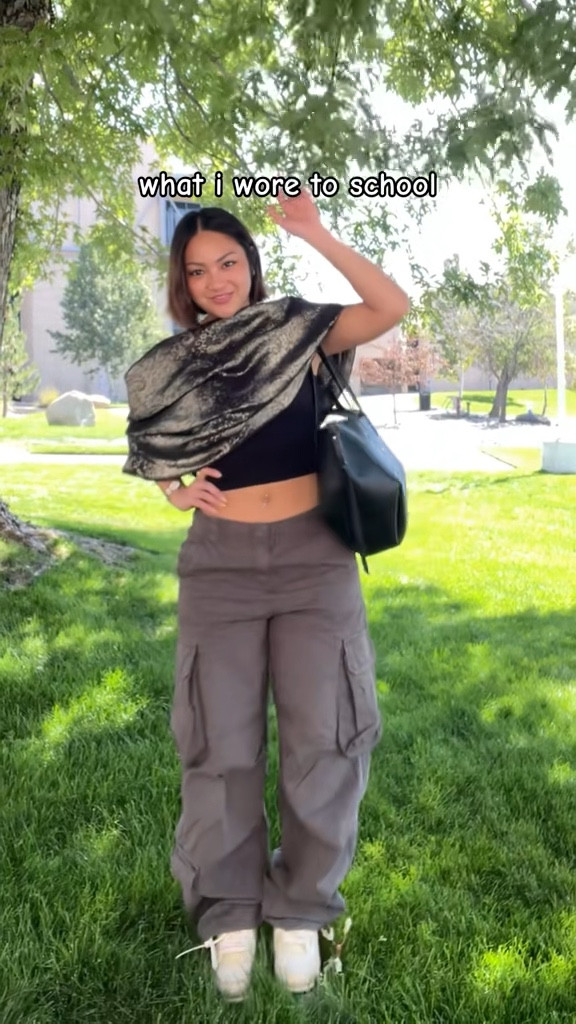 school outfit! #college scarf is thrifted !