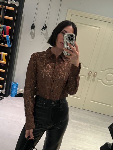 Brown is the color of the moment - obsessed with this brown lace top!

#LTKstyletip