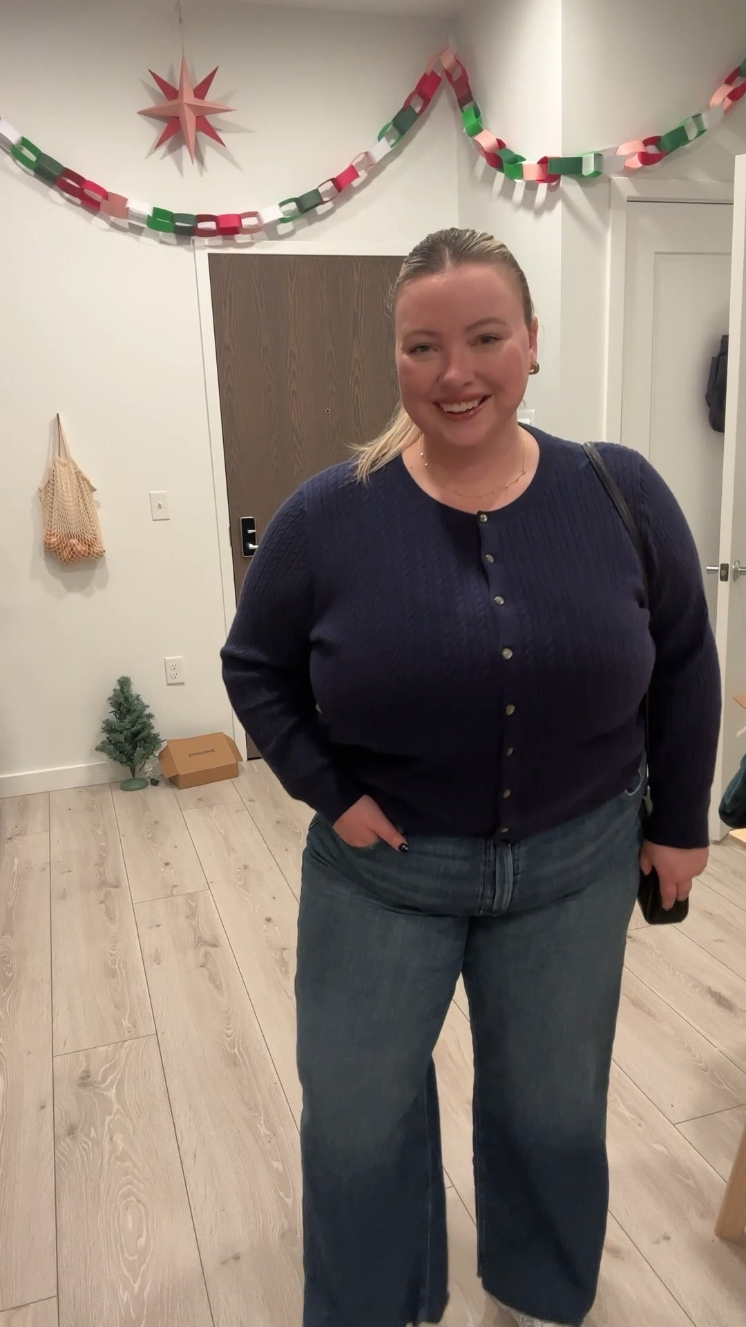 AE came through with the perfect jeans on sale 👏🏻

#LTKFindsUnder50 #LTKPlusSize #LTKHoliday