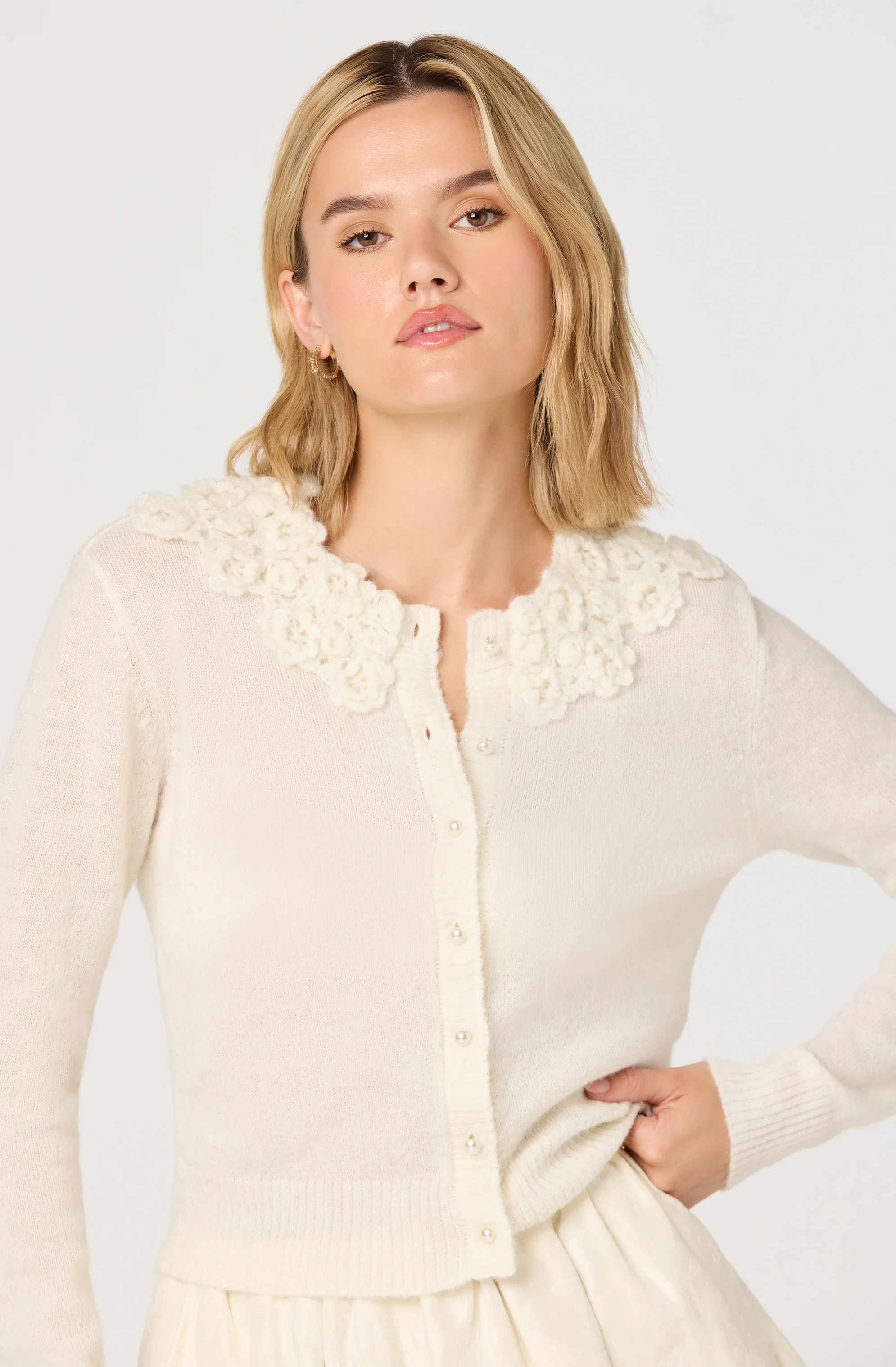 Meadow Floral Appliqué Collar Cardigan - Off white / XS | ASTR The Label (US)