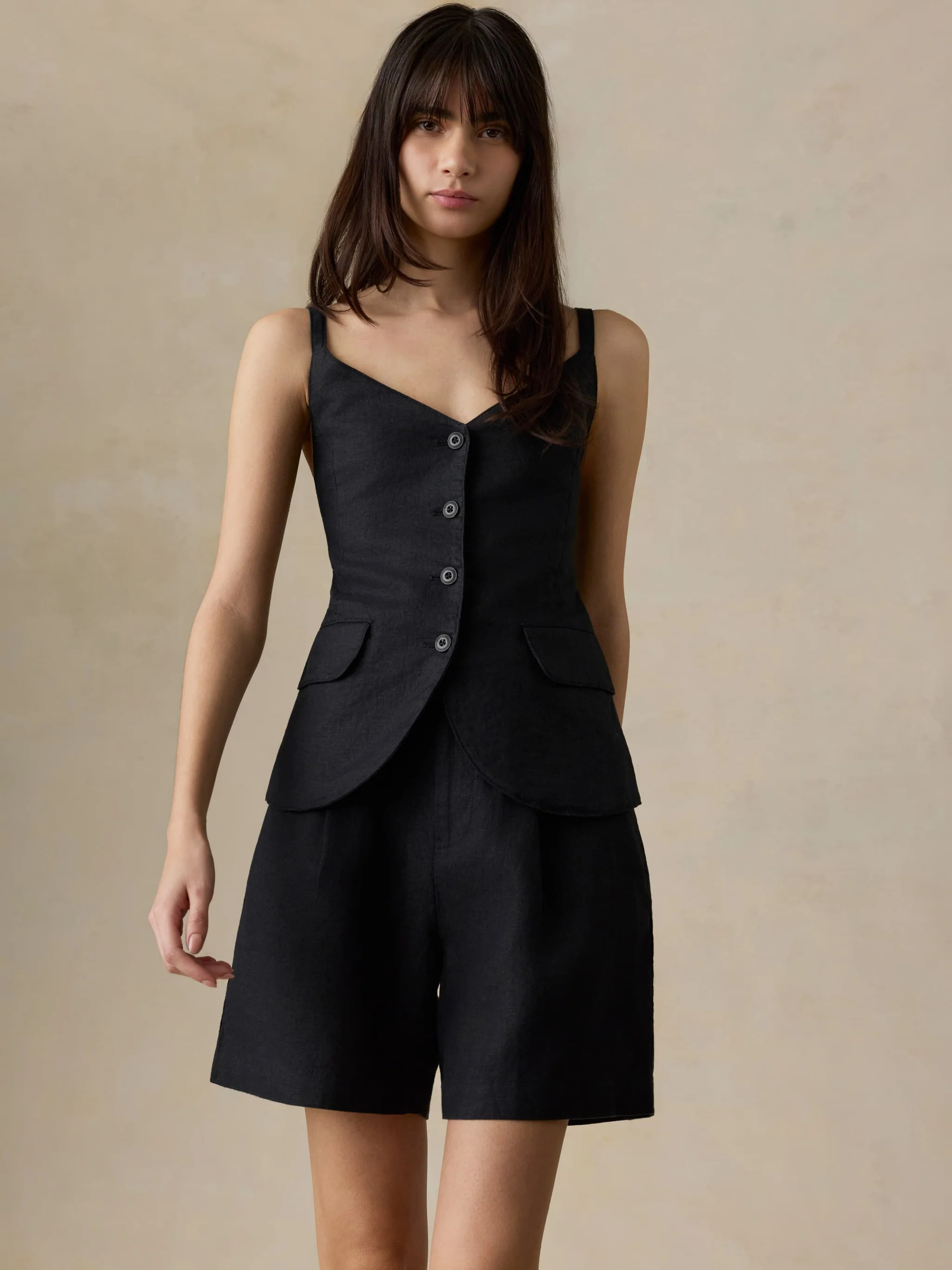 Sun Strider Linen Pleated Short - Black | Faherty