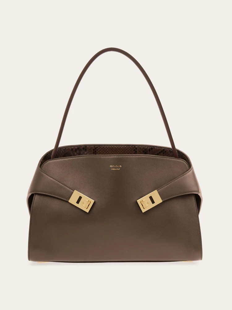 Hug soft bicolor shoulder bag (M) | Ferragamo