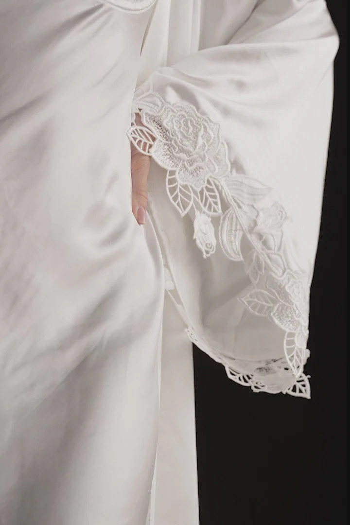 Sullivan Satin Bridal Robe With Lace - Ivory | MESHKI US