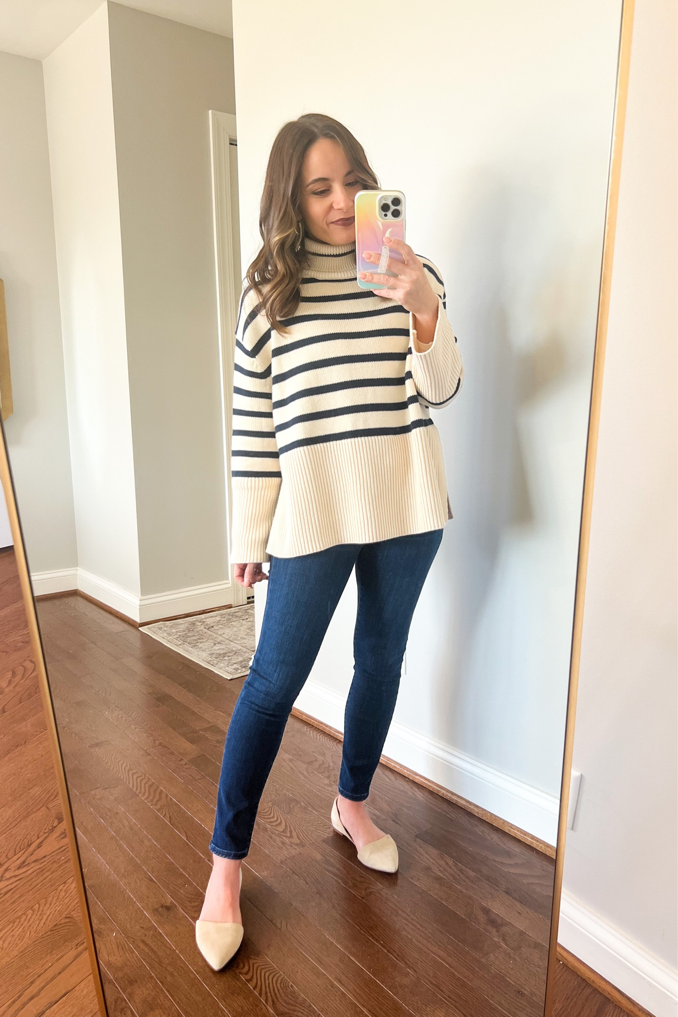 Wearing today 
Sweater petite xs 
T-shirt under it (it has side slits that come up to your waist) petite xs
Jeans petite 24 
Shoes tts 

#LTKstyletip