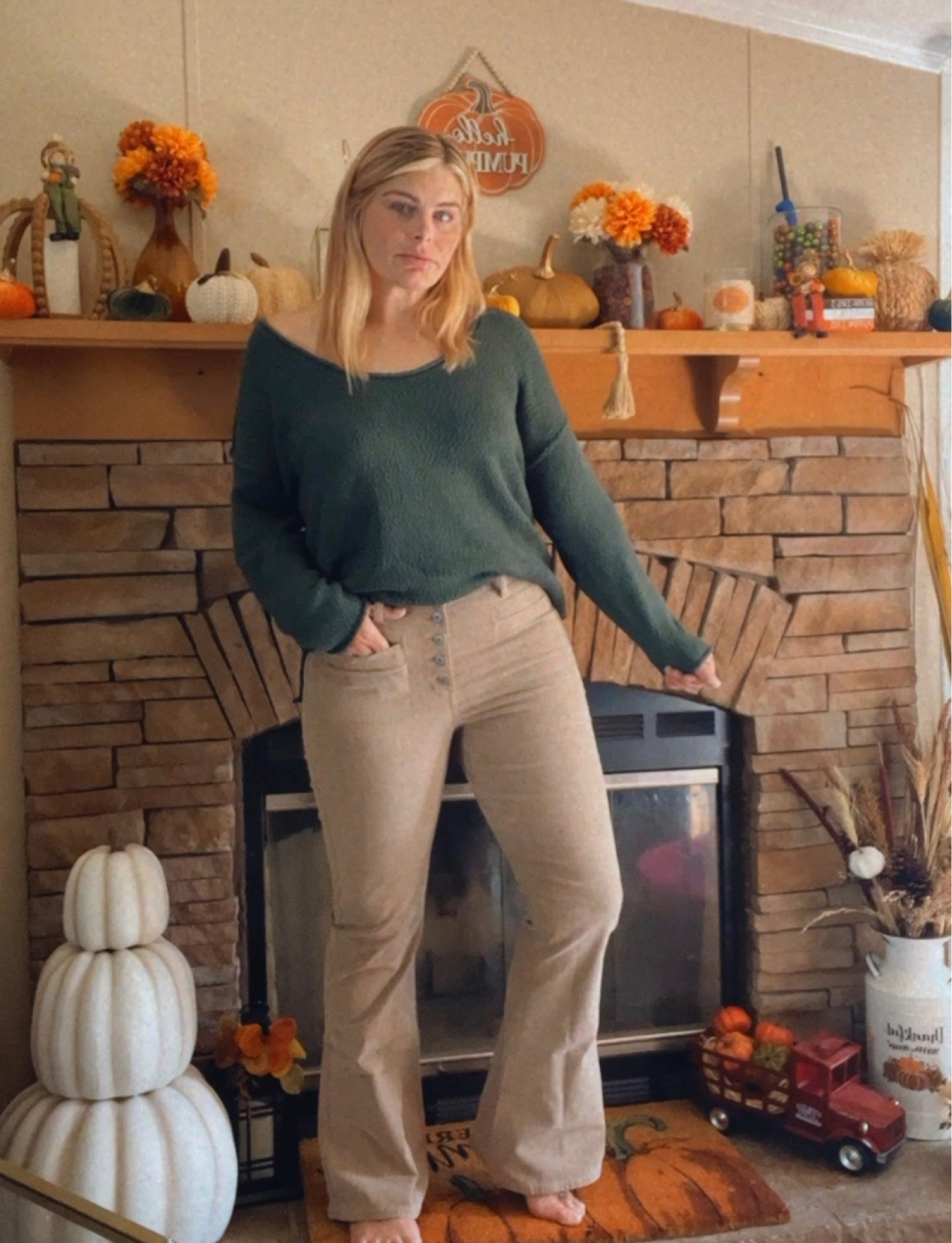 Absolutely obsessed with these corduroy high waisted flare pants from American Eagle!! Wearing a size 12


#LTKunder100 #LTKstyletip #LTKunder50