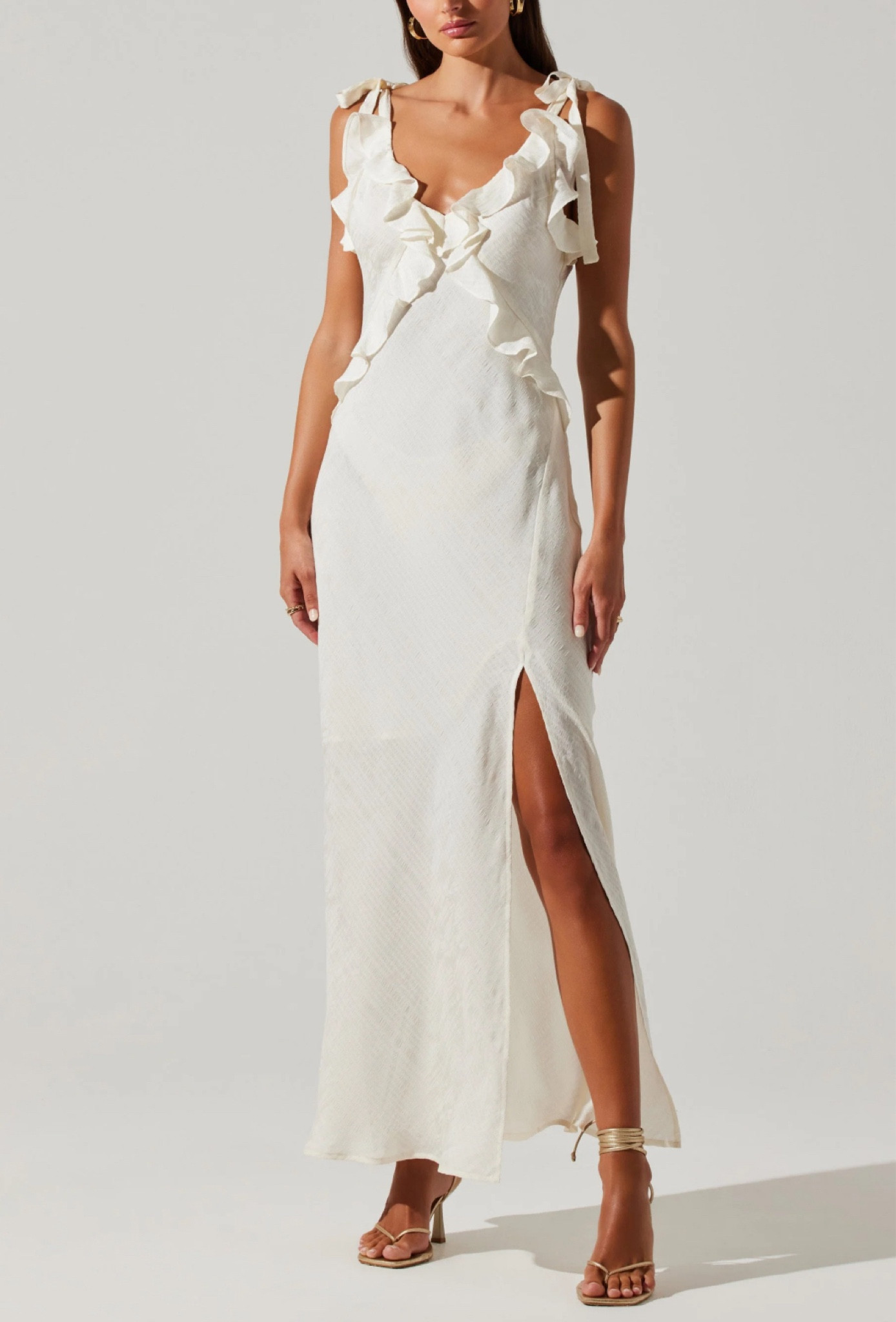 Stunning white dress! Perfect for brides for any bridal events or graduation or just a summer dress in general 🤍🤍🤍


Bridal outfit 
White dress
Bridal dress
Bachelorette 
Family photos 

#LTKTravel #LTKSeasonal #LTKWedding