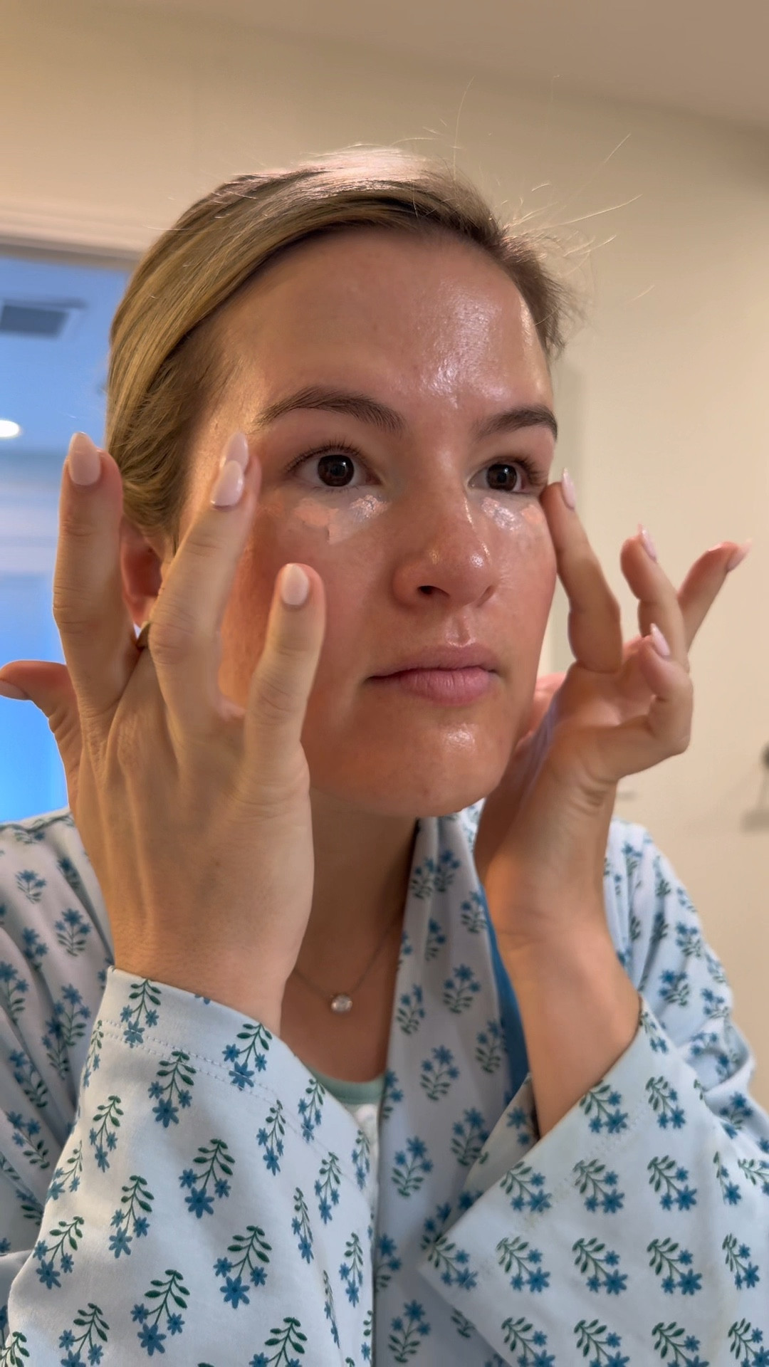 my morning routine regulates my nervous system like no other🤌🏼⛅️☕️
.
.
#morningvlog #morningroutine #dimlvlog #morninginmylife #morningshift 

#LTKSummerEdit #LTKBeauty #LTKHome