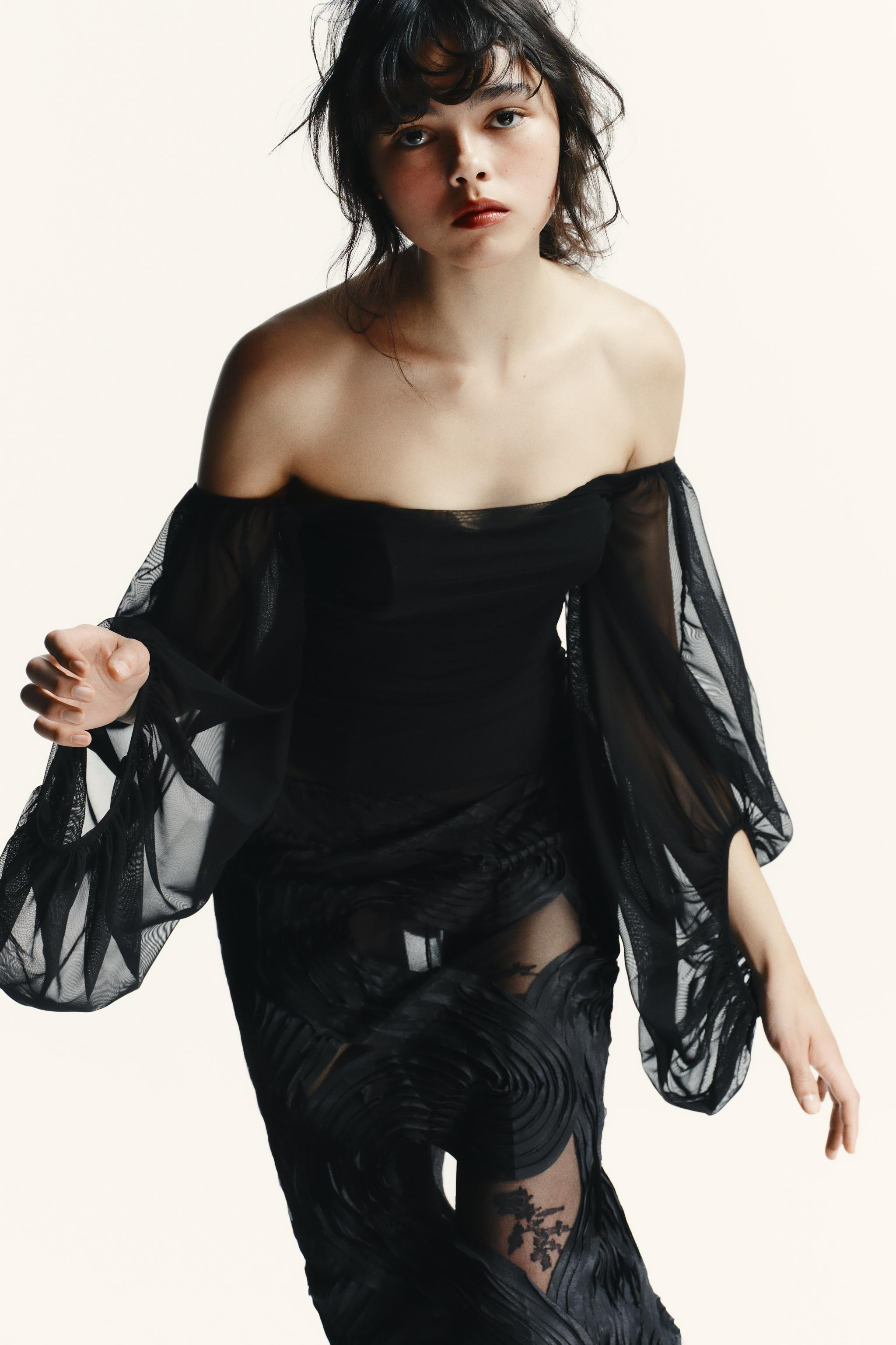 FLOWY STRAIGHT NECK TOP | Zara US