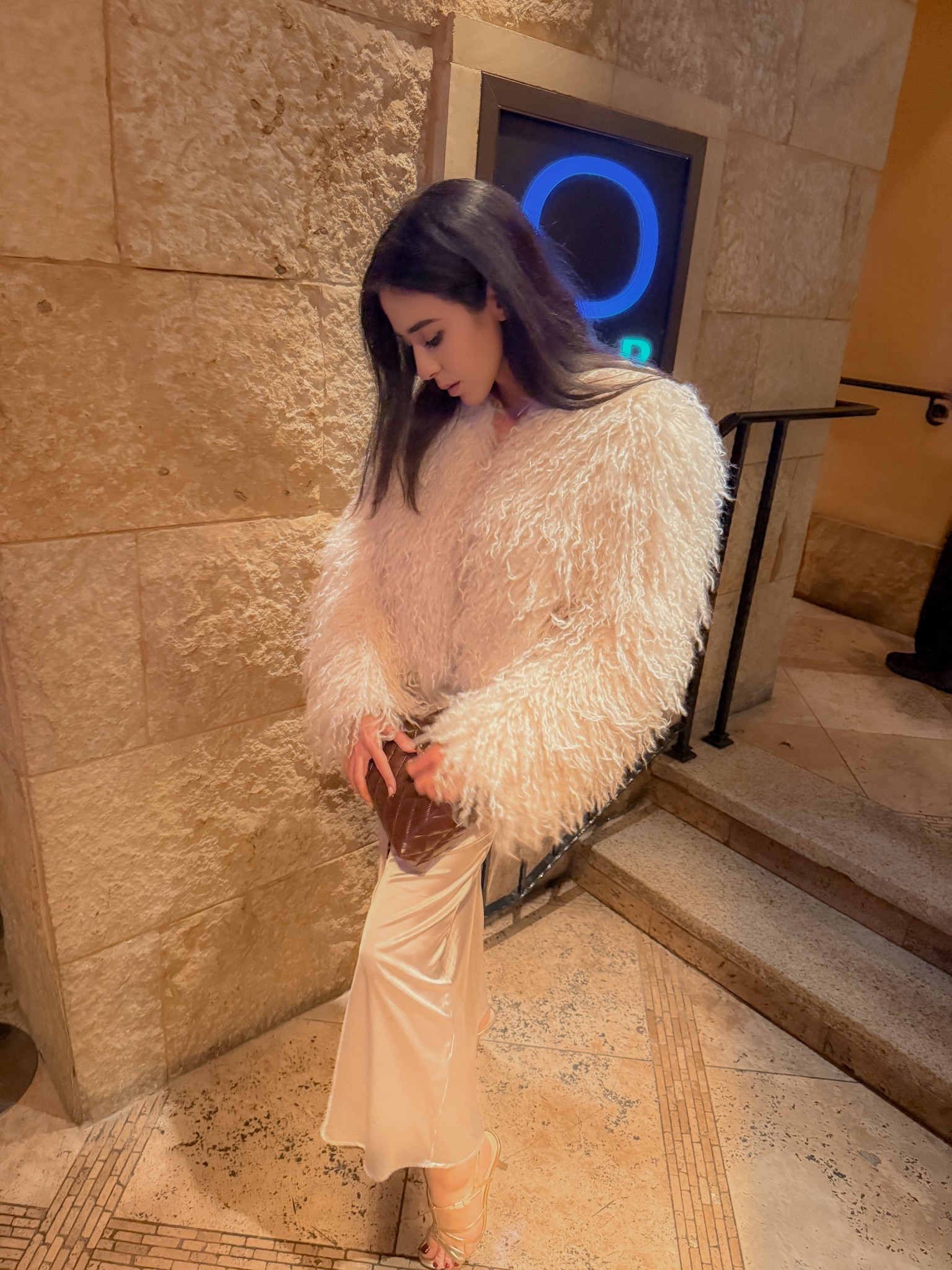 Luck be a lady in white! I love my white ostrich feather coat for end of season going into winter. 

Size: small
TTS 


#LTKHoliday #LTKSaleAlert #LTKPetite