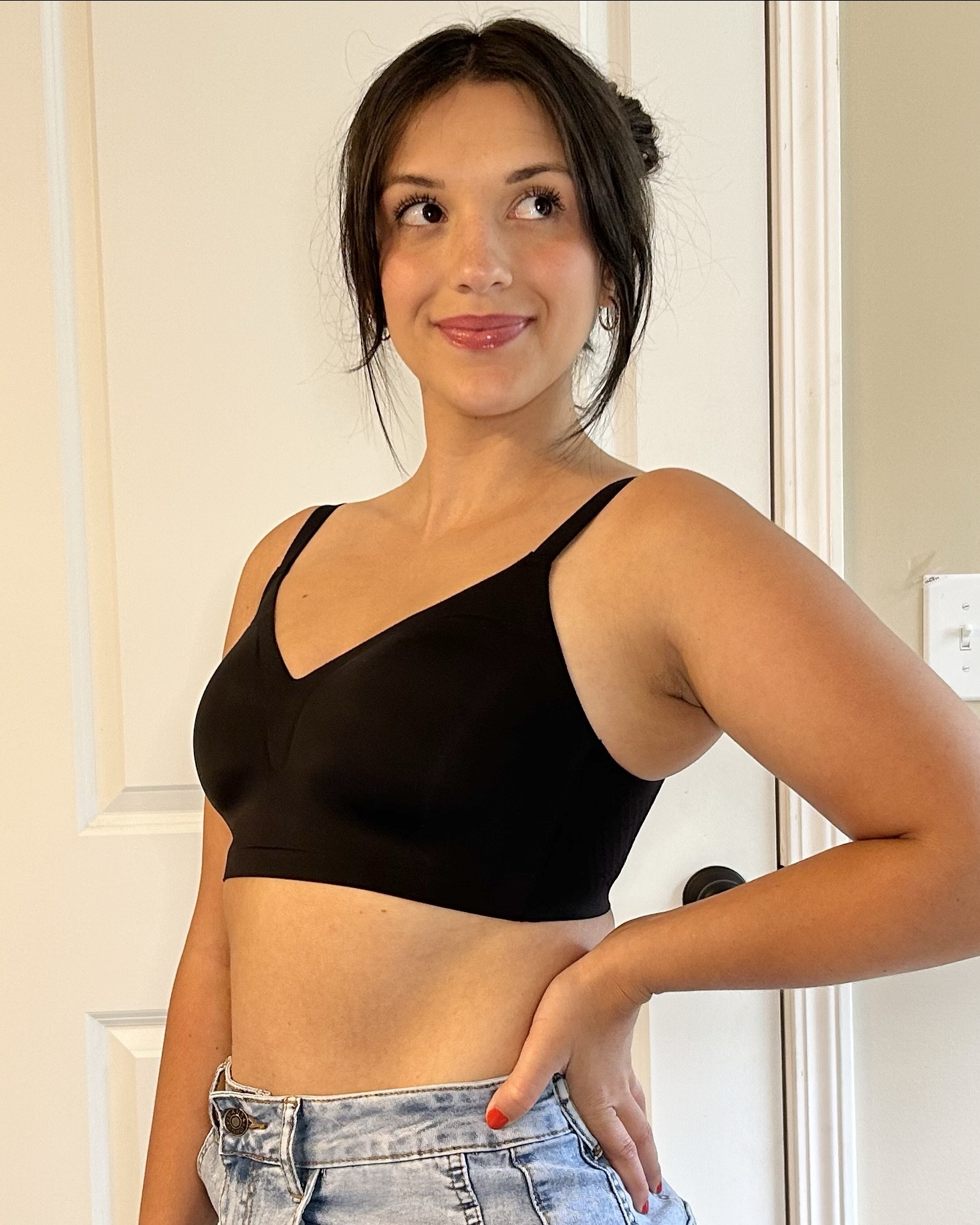 Molded cups to prevent the hassle of dealing with removable cups and push up support that keeps the girlies perky! Plus it’s comfortable ✅