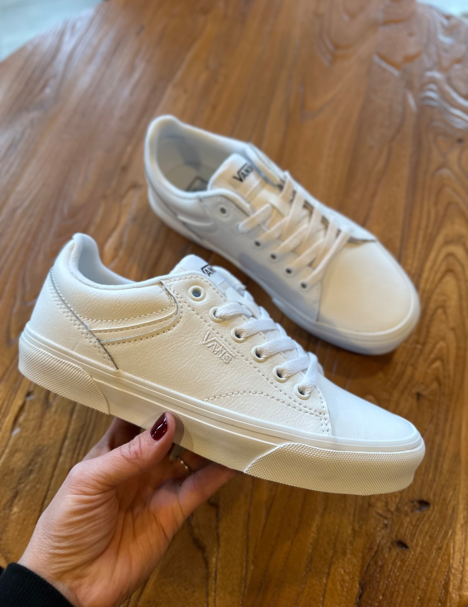 My favorite vans!!! The perfect white shoe that goes with everything! 🤍
#vans #dsw #shoes #whiteshoes #favorite #like #comment #save #share #follow 