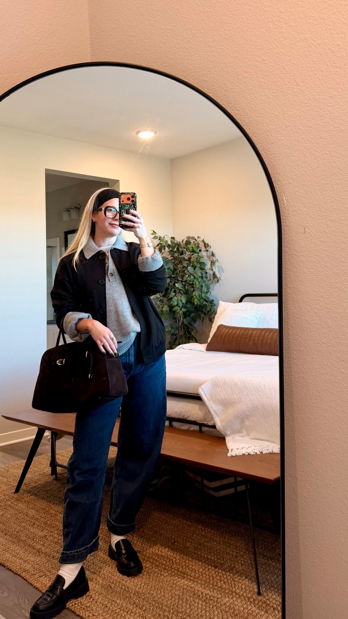 Quiet Luxury Work Day Outfit — Minimal + Effortless Wednesday’s work-from-desk uniform: polished, quiet luxury, comfort-first.
A white tee + gray sweater + black blazer will never miss — paired with my favorite Frame bubble barrels, chunky loafers, and a headband moment because the hair needed to be obedient today. 🖤

Linked everything below for easy shop + recreate.

•	Frame Bubble Barrel Jeans
	•	Lilysilk Jersey White Tee
	•	Reformation Gray Sweater
	•	Favorite Daughter Black Blazer
	•	Black Chunky Loafers
	•	Headband (minimal, padded or satin style)

quiet luxury outfit, fall work outfit, winter office style, capsule wardrobe outfit, business casual chic, black blazer outfit idea, minimal work style, comfy office outfit, jeans and blazer outfit, effortless style basics

#LTKSaleAlert #LTKootd #LTKCyberWeek