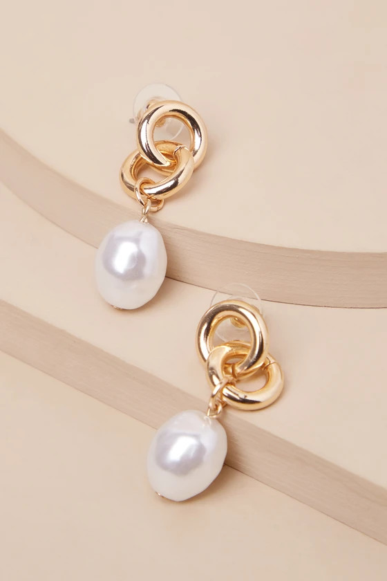 Deluxe Glamour Gold Pearl Charm Interlocking Earrings | Lulus