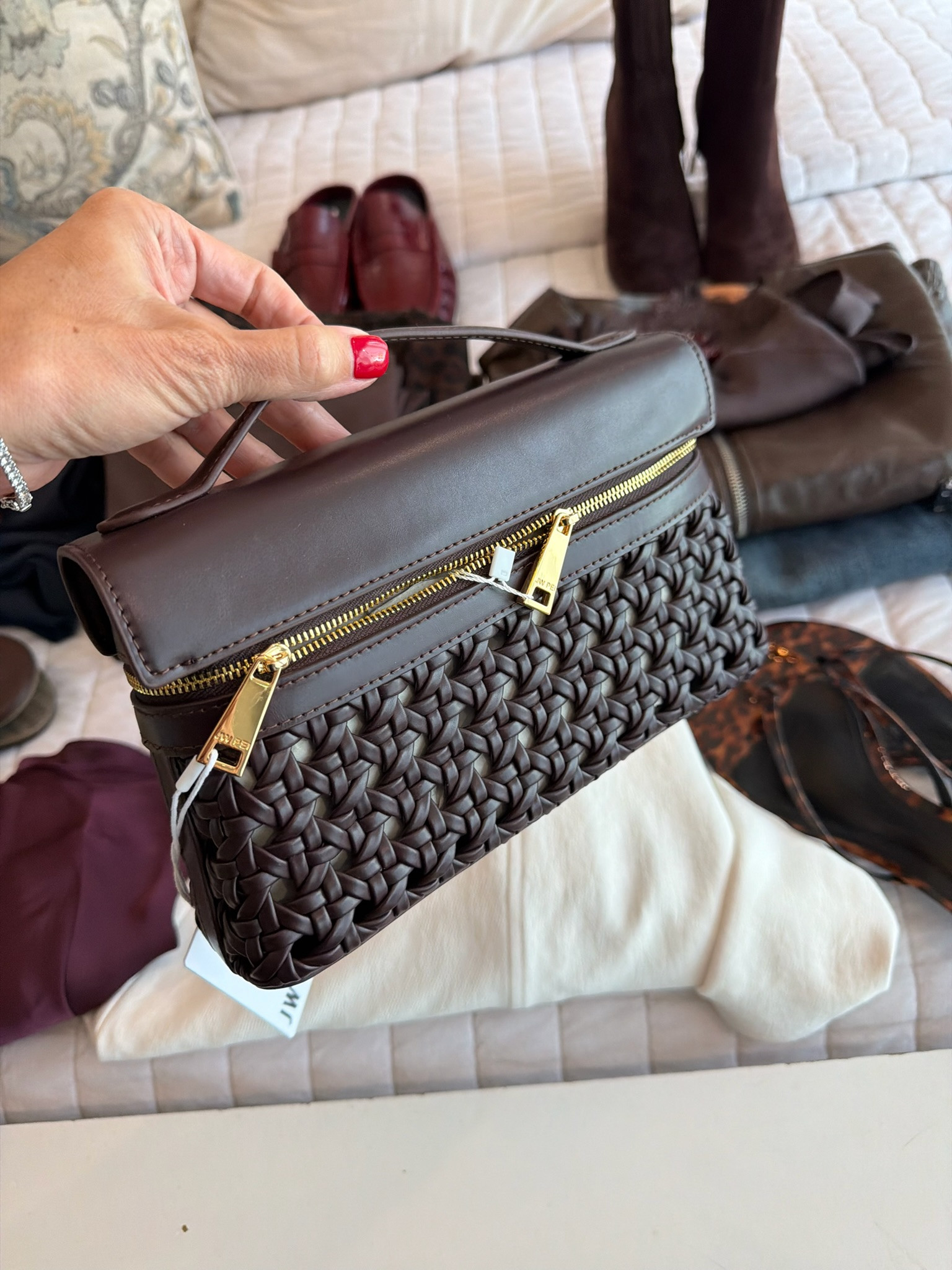 Loving this for all the extras I somehow end up bringing with me! It has plenty of room without feeling bulky, and the cute design makes it something I actually want to carry for busy days, travel, or weekends on the go.

everyday bag, carryall bag, travel bag, roomy tote, mom bag, weekend bag, everyday essentials, travel essentials, women’s accessories, fall finds, themominstyle

#LTKootd #LTKgrwm #LTKdayinmylife