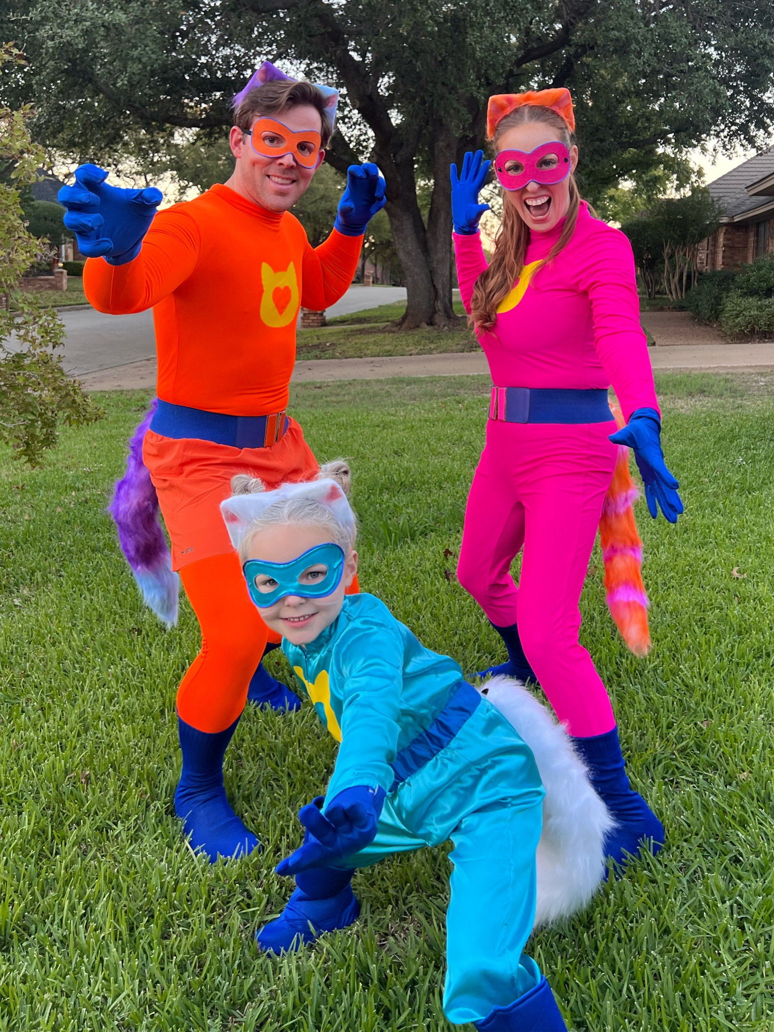 DIY super kitties costumes #diycostume #familycostumes #superkitties #halloweencostumes