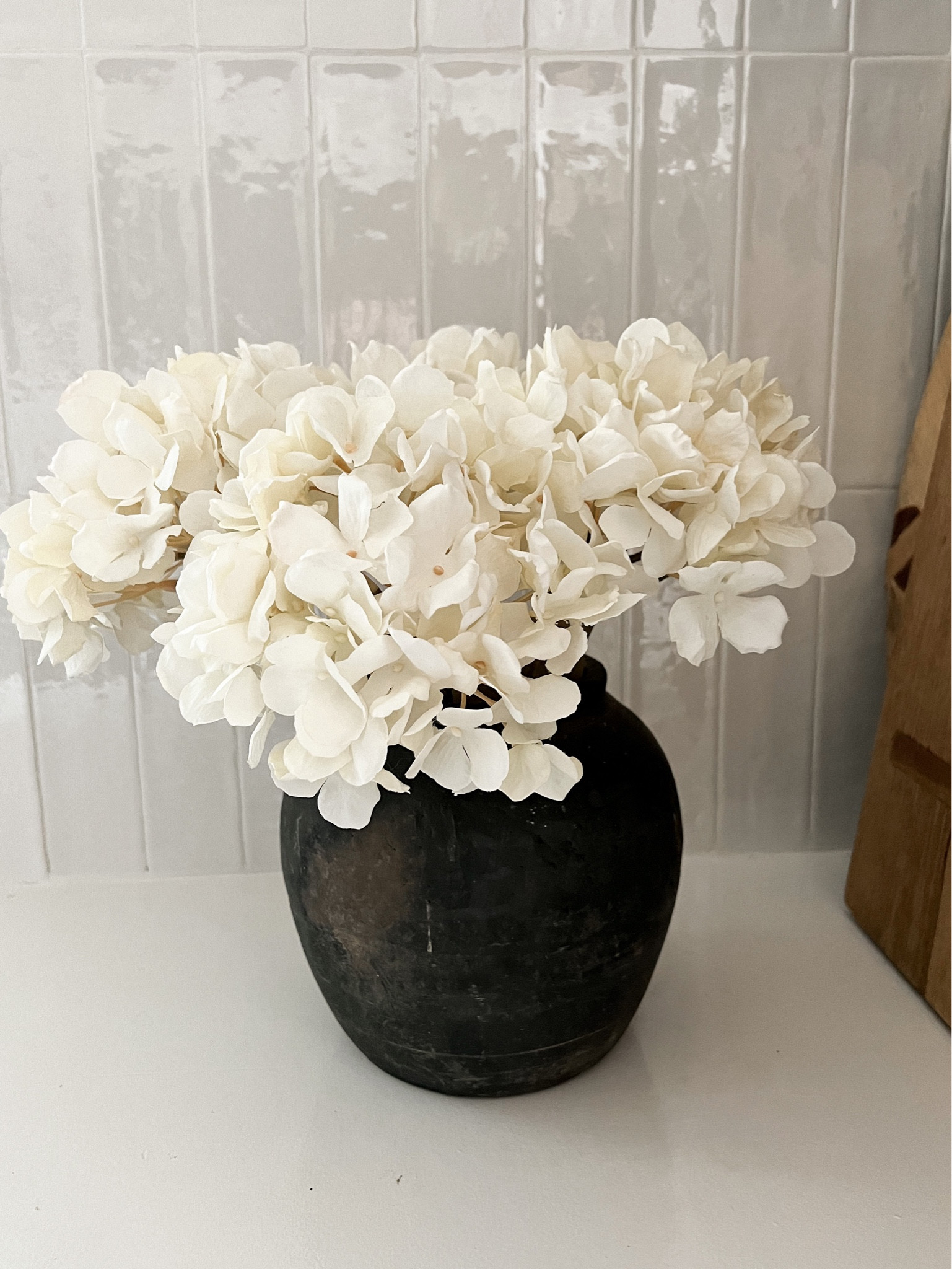 faux realistic hydrangeas— $5 target florals.

faux floral. spring floral. home decor. neutral decor. white florals. florals. black vase. vase. kitchen decor. coffee table decor. arrangement  

#LTKsalealert #LTKhome #LTKunder50