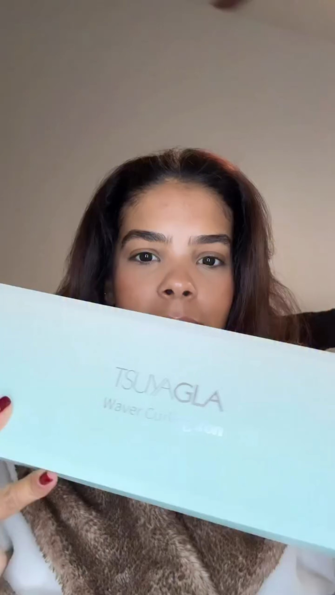 Taking it back to those early 2000s hair moments but with a modern twist 💿✨

The @tsuyagla.official Egg Curler gives that soft, crimped-wave look we all loved. 🔥

You need this curler if you were a fan of crimped/ wavy hair.

*LINK IN BIO*

#DysonOfAsia #Tsuyagla #HairTransformation #crimpedhair #y2k #wavyhair #hairtools