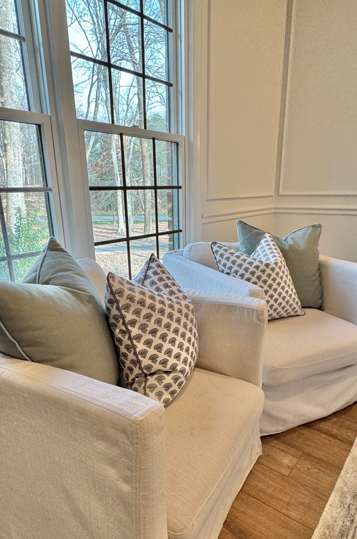 Neutral pillows, Jillien harbor 