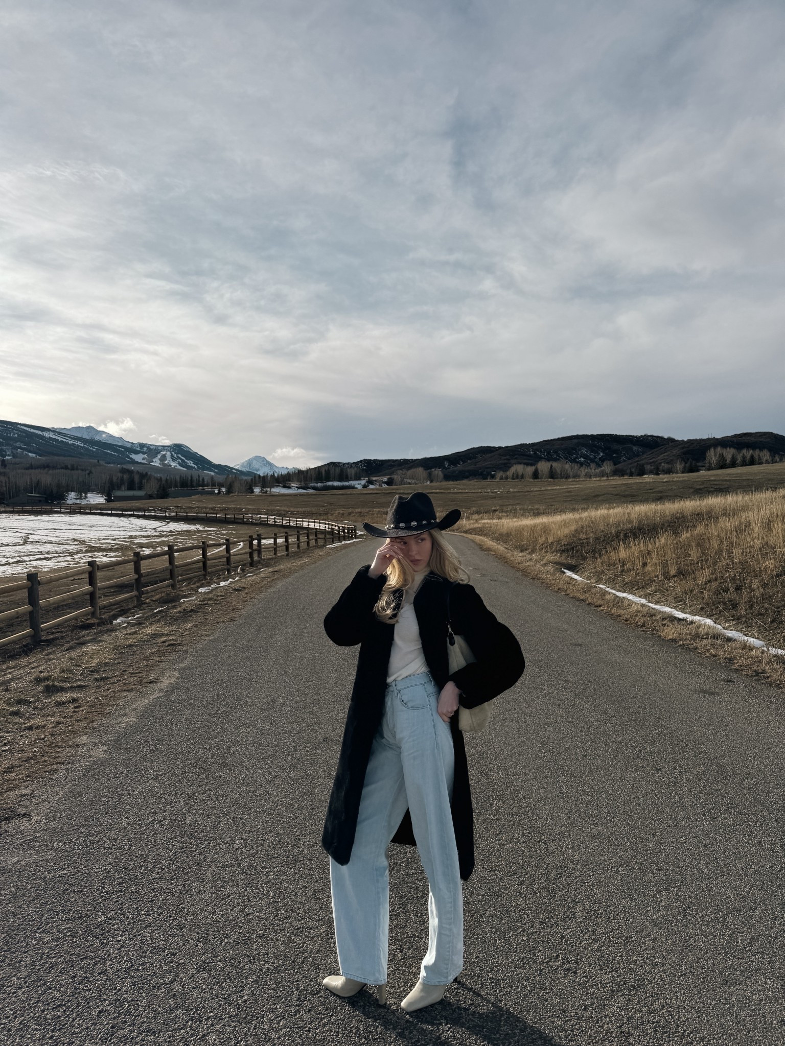 Western chic in Aspen 🖤

#LTKdayinmylife #LTKSeasonal #LTKootd