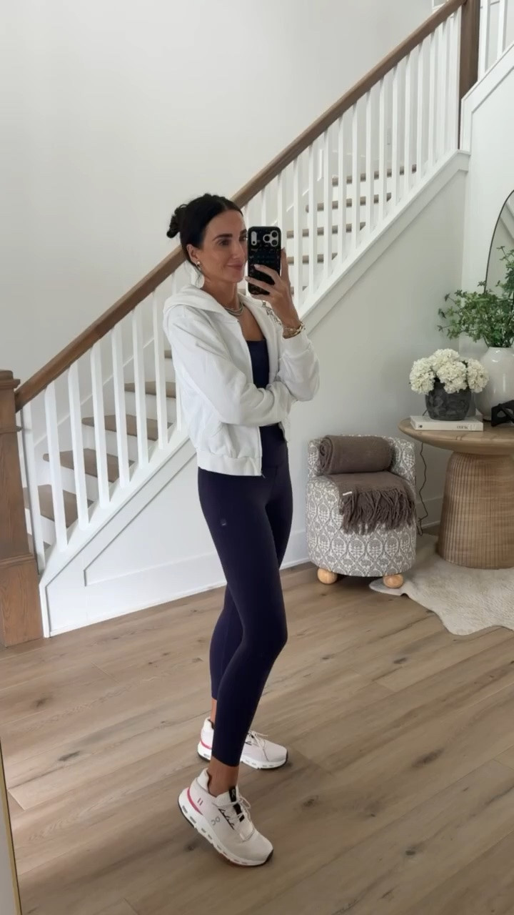 This Vuori set is perfect for workouts, travel, or everyday errands. I love the deep navy leggings and matching sports bra paired with the white zip-up jacket. The fit is comfortable and supportive, and the pieces are easy to mix into my everyday wardrobe. Wearing a size M in the jacket, S in the top, and 0 in the leggings.
Vuori matching set, Vuori leggings, Vuori sports bra, Vuori jacket, navy workout set, women's activewear, gym outfit, athleisure outfit, travel outfit, comfortable leggings, workout clothes, annabrstyle