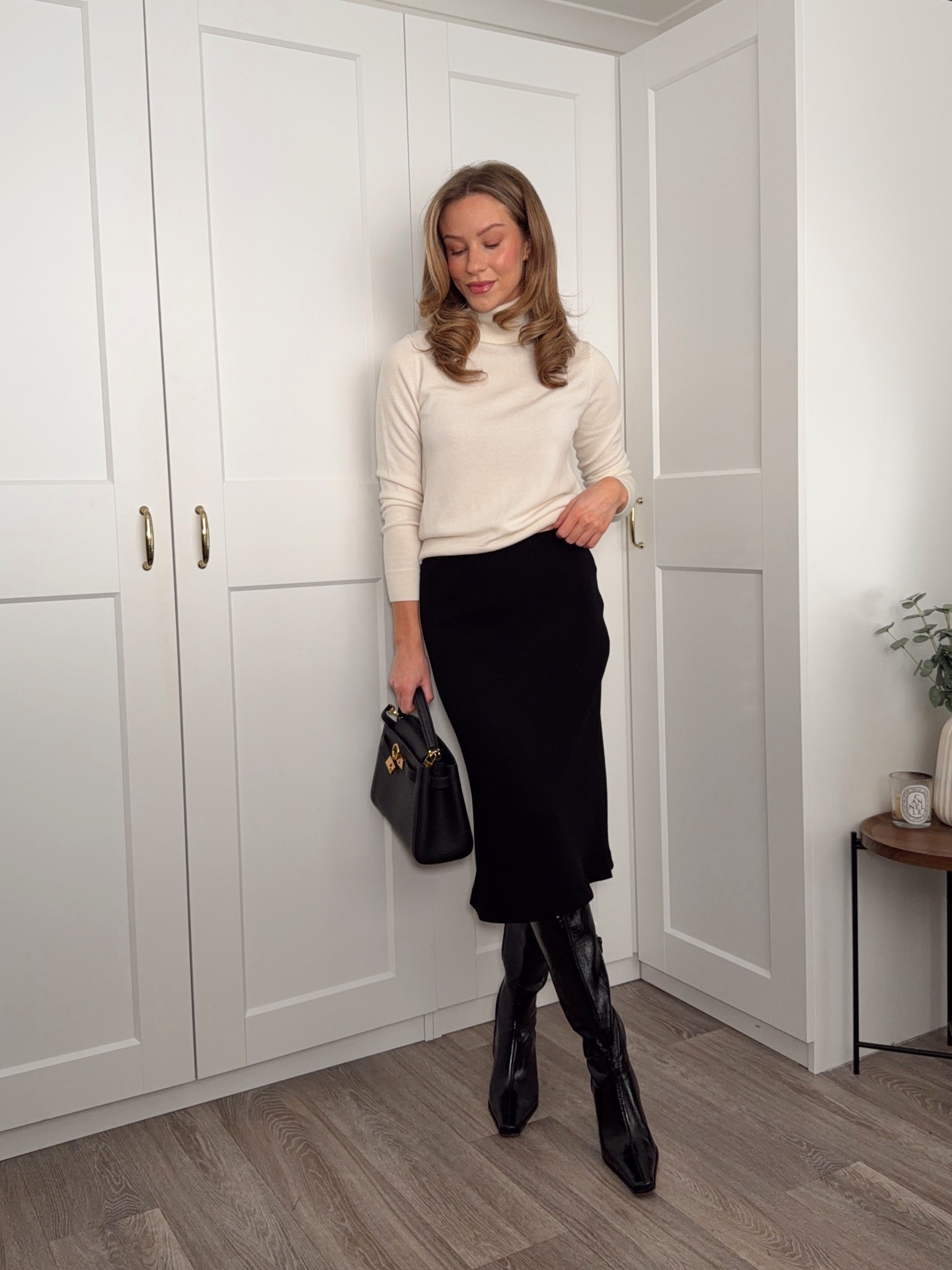 Cashmere roll neck from Uniqlo, knee length skirt from Vinted, knee high boots from asos, bag from Parisa wang 

#LTKwinter #LTKworkwear #LTKuk
