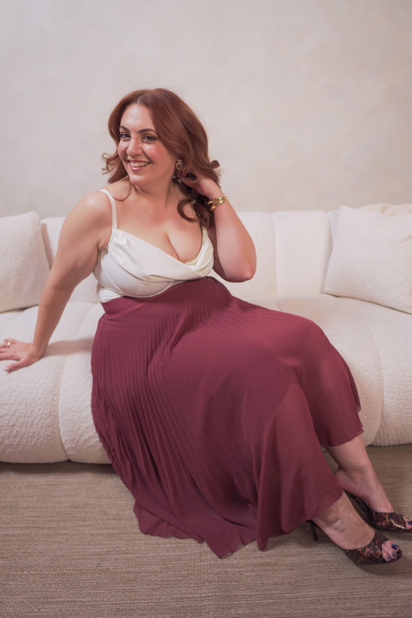 Soft glam meets everyday ease ✨
This pleated midi skirt moves beautifully and the draped top adds that “put-together but effortless” vibe.
#FeminineStyle #MidsizeFashion #FallOutfitInspo #ElegantEveryday

#LTKMidsize #LTKStyleTip #LTKFindsUnder100