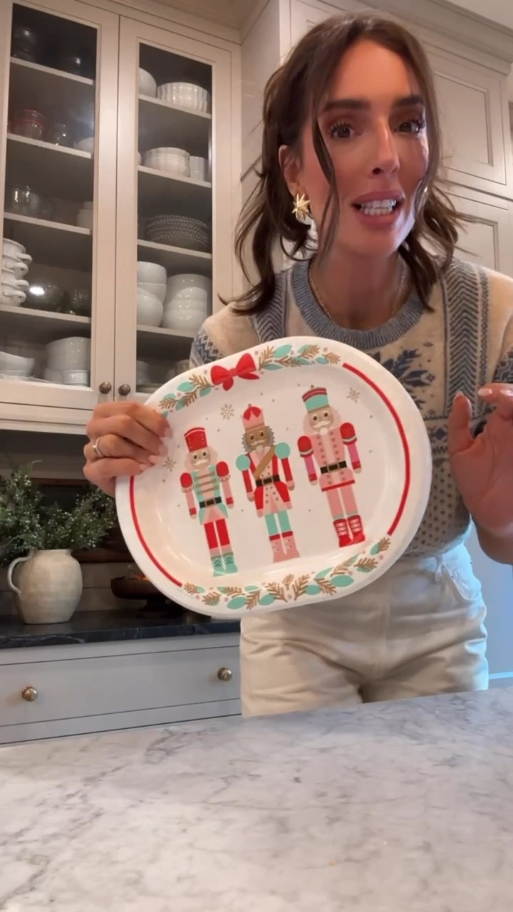 Just got the CUTEST nutcracker plates — all from Walmart! And all under $3!

#LTKHoliday #LTKParties #LTKSeasonal