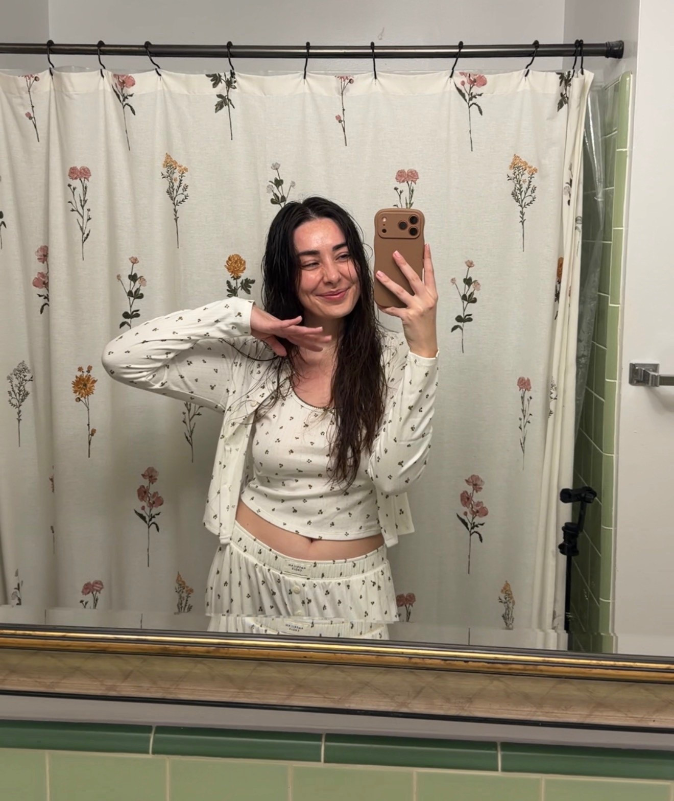 i got a medium!



#LTKHoliday #LTKdayinmylife #LTKGiftGuide