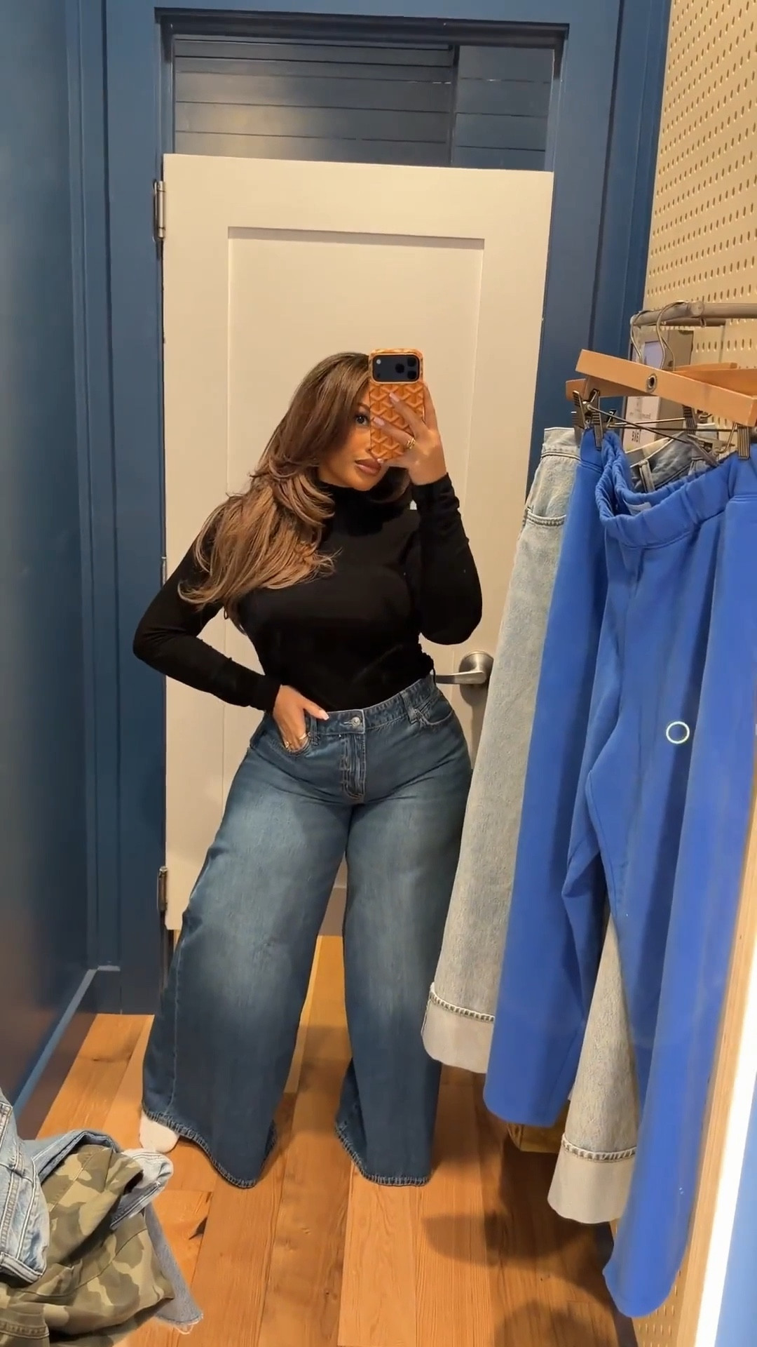 New curve approved denim from American Eagle 👀 

Jeans outfit, winter OOTD, date night looks, high rise jeans, light wash denim, midsize fashion, curvy petite outfits

#LTKPetite #LTKFindsUnder100 #LTKMidsize