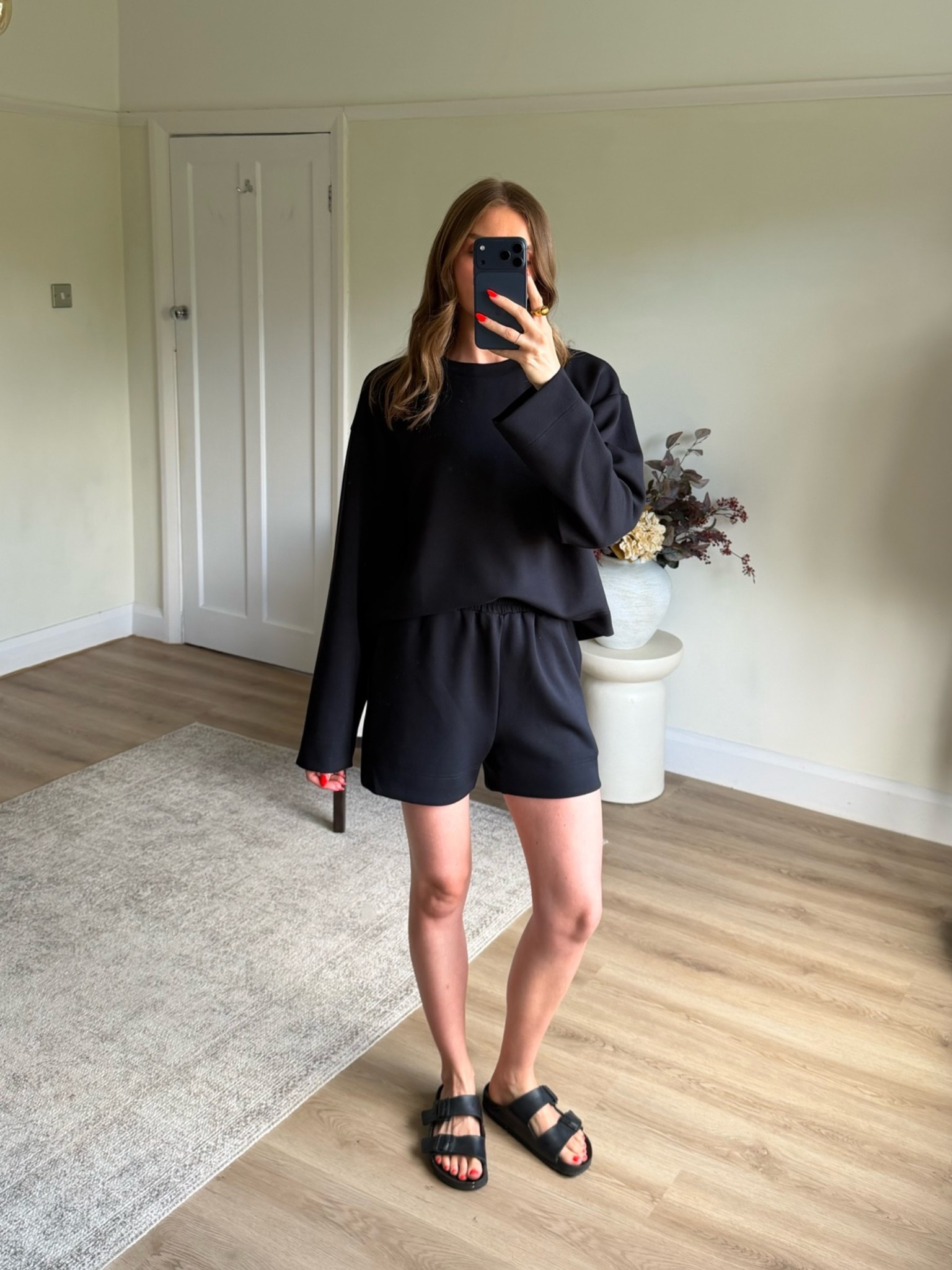 Black co-ord set
Wearing a size 8


AD @LOVALL