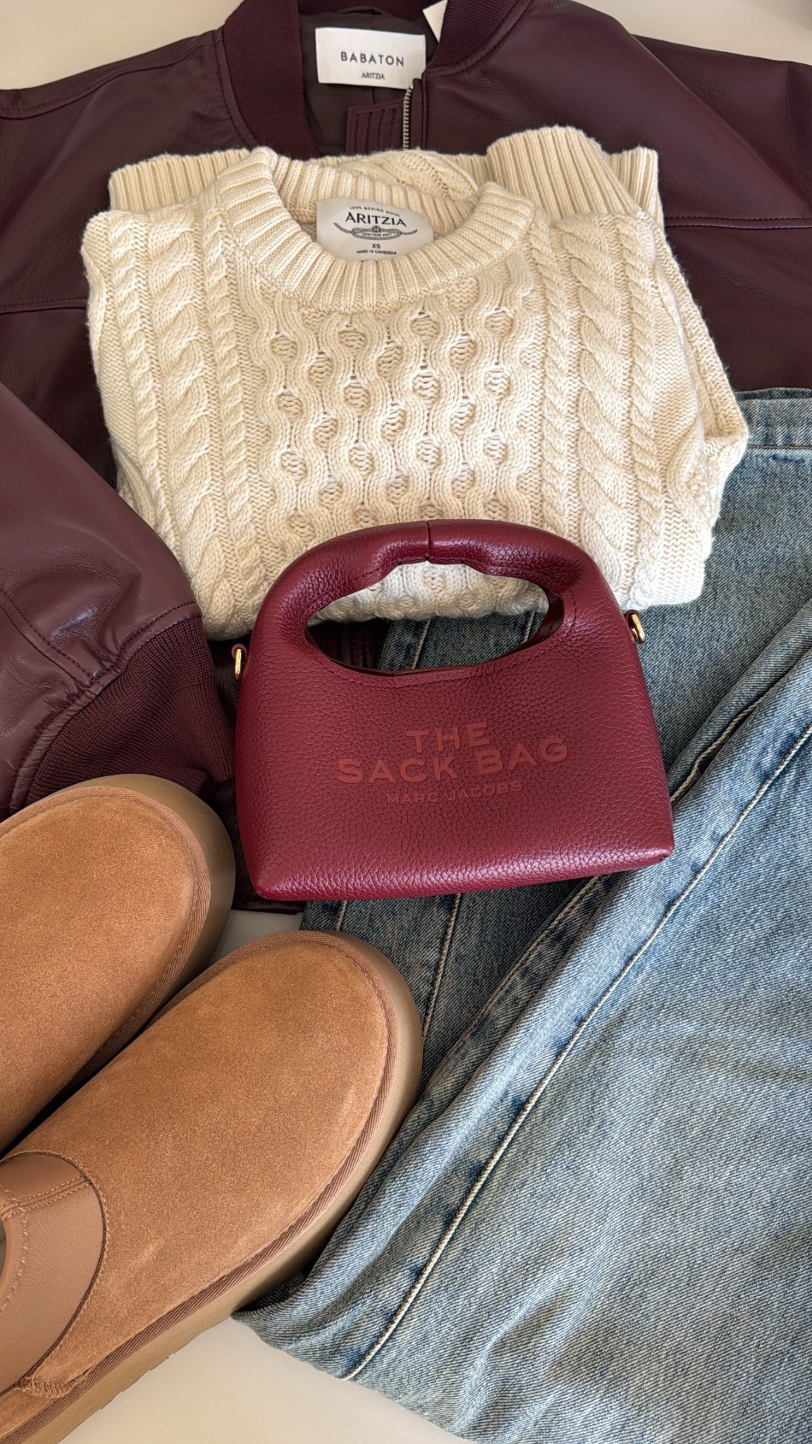 Perfect way to style the cutest fall bag! 