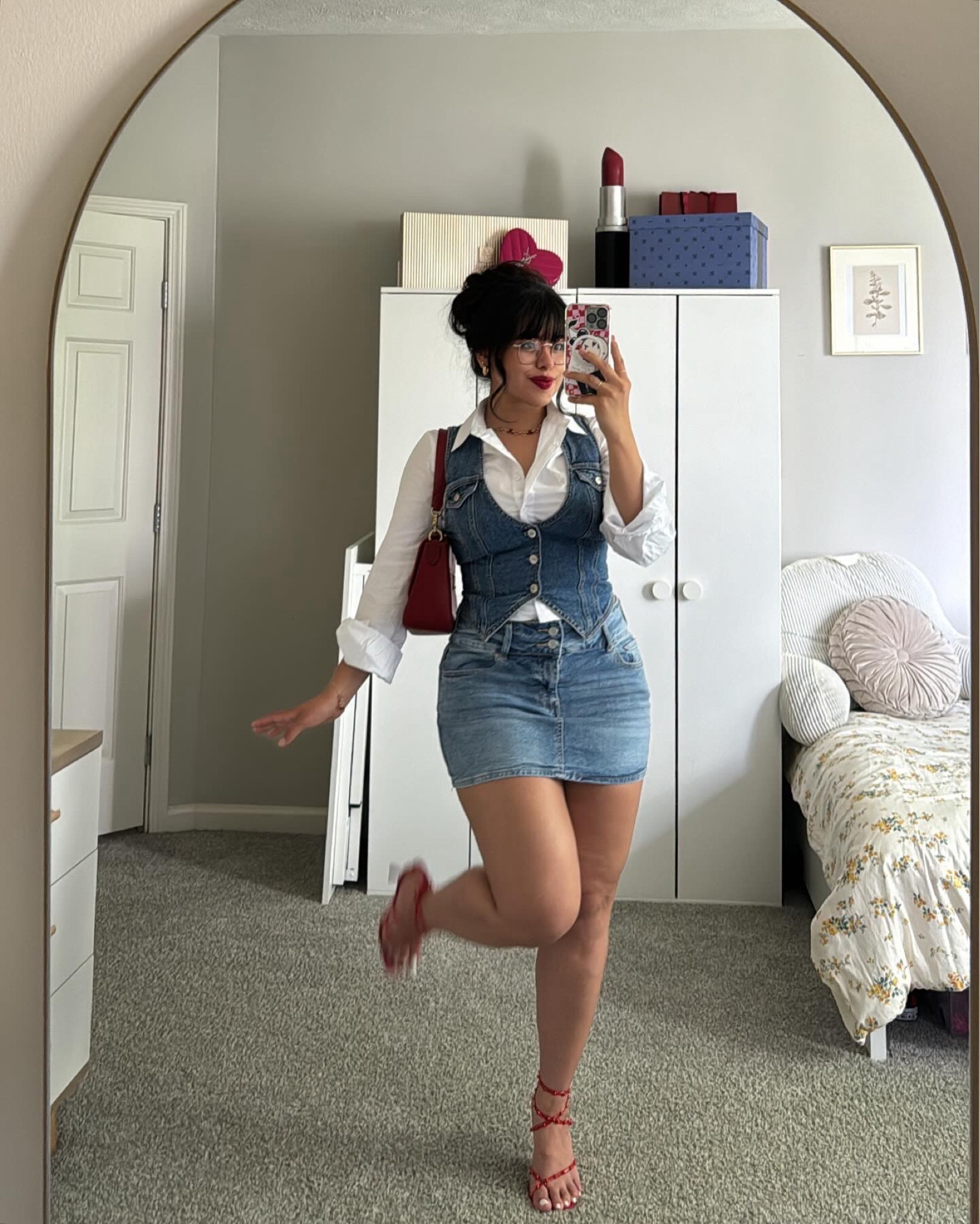 Denim on denim 🙂‍↕️✨

#LTKBeauty #LTKStyleTip #LTKShoeCrush