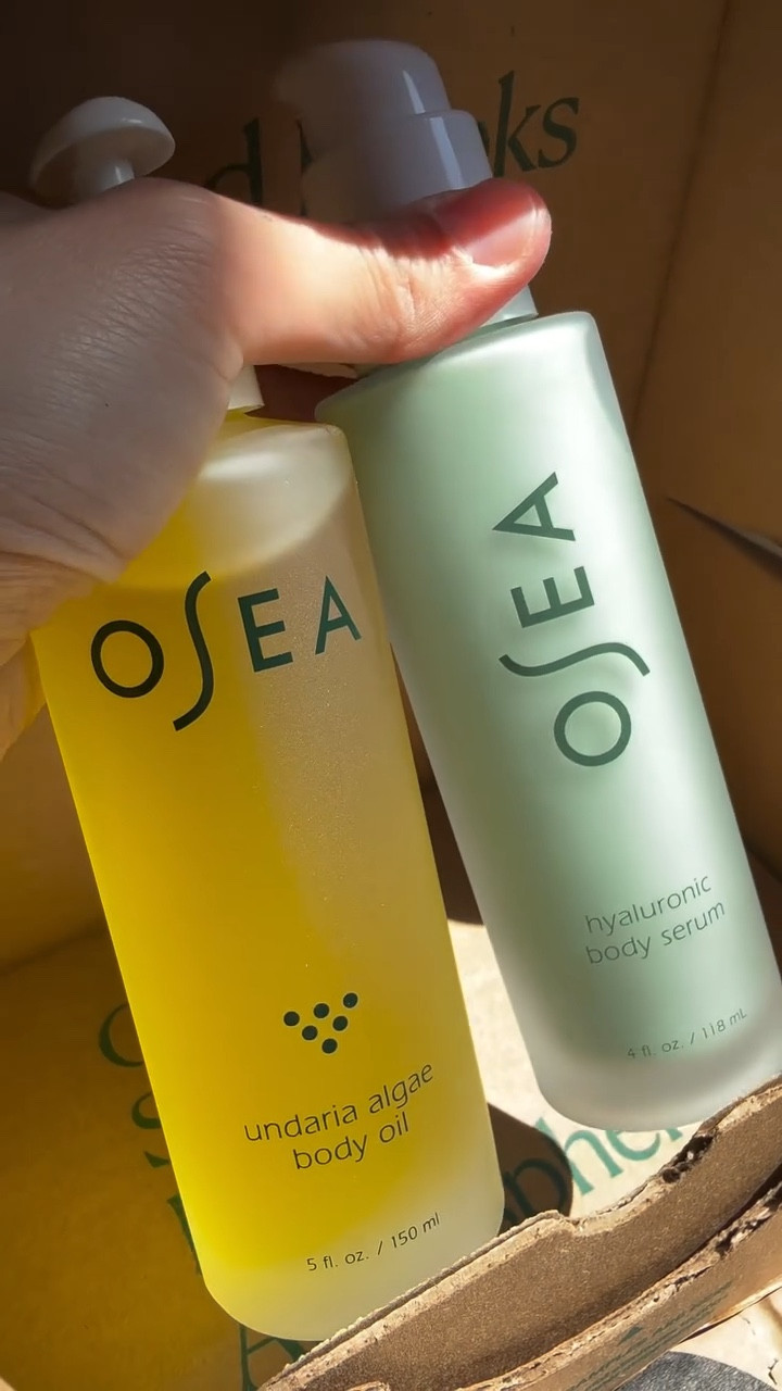 Summer Body Glow Essentials: @oseamalibu Hyaluronic Body Serum and Undaria Algae Body Oil.

These two are available for a limited time in a Body Hydration Heroes bundle ($100 value) for $84 and you can save 10% by entering
GREENBOOT10 at checkout.

For a detailed review of the Hyaluronic Body Serum check out my Best Body Moisturizers for Summer blog post in my bio!

Enjoy your summer glow 🤩

#oseamalibu #oseapartner #summerglow #bodyglow #glowyskin #hydratedbody #cleanbodycare #bodycare
#undariaalgaebodyoil #bodyserum #bodyoil #summerbody