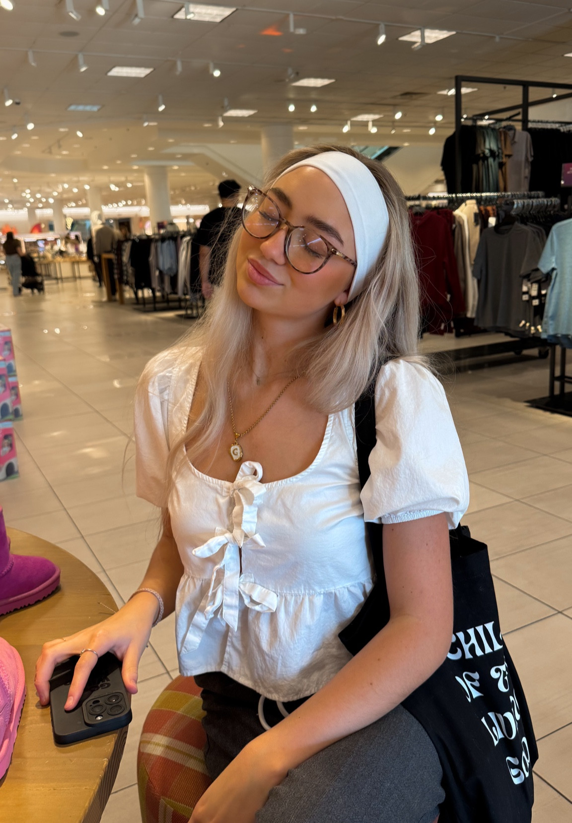 My shopping ootd <3 top is sold out and bottoms are Zara, linked similar!!!

Clean girl aesthetic, tote bag