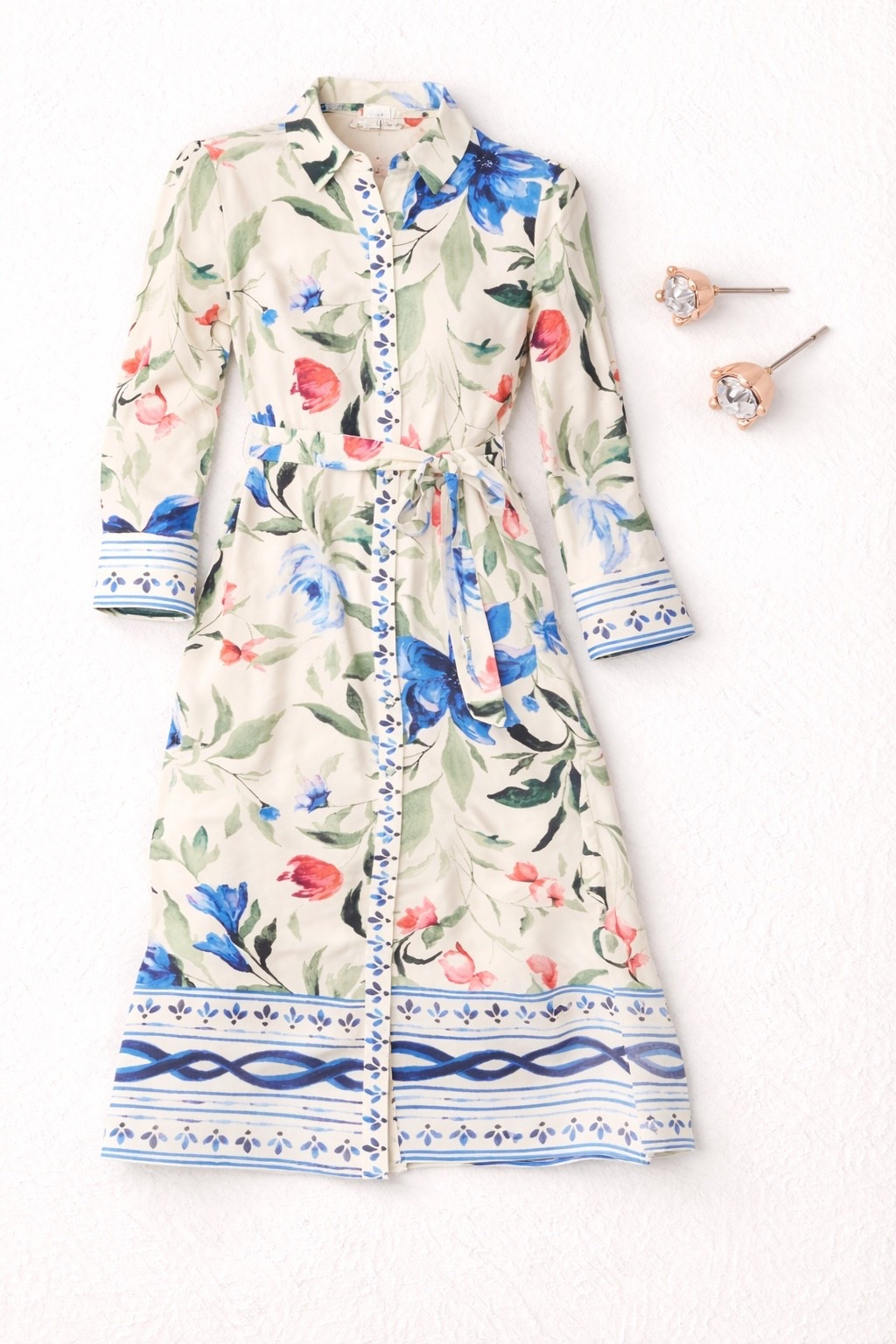 Florals that feel effortless but still look polished 🌸💙

This dress is one of those easy wins: lightweight, flattering, and perfect from workdays to weekend brunch

Paired it with simple gold studs to keep the look clean and elevated ✨

Saving this for those “I have nothing to wear” moments because it truly does it all 💫

#LTKWorkwear #LTKootd #LTKOver40