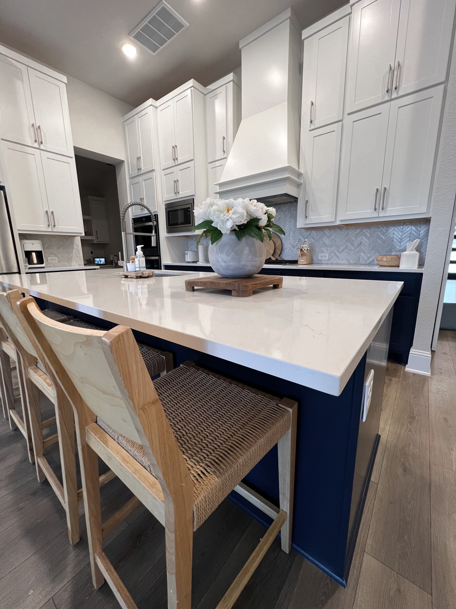 Barstools are from Wayfair. So pretty and such an affordable option !

#LTKhome #LTKFind #LTKsalealert